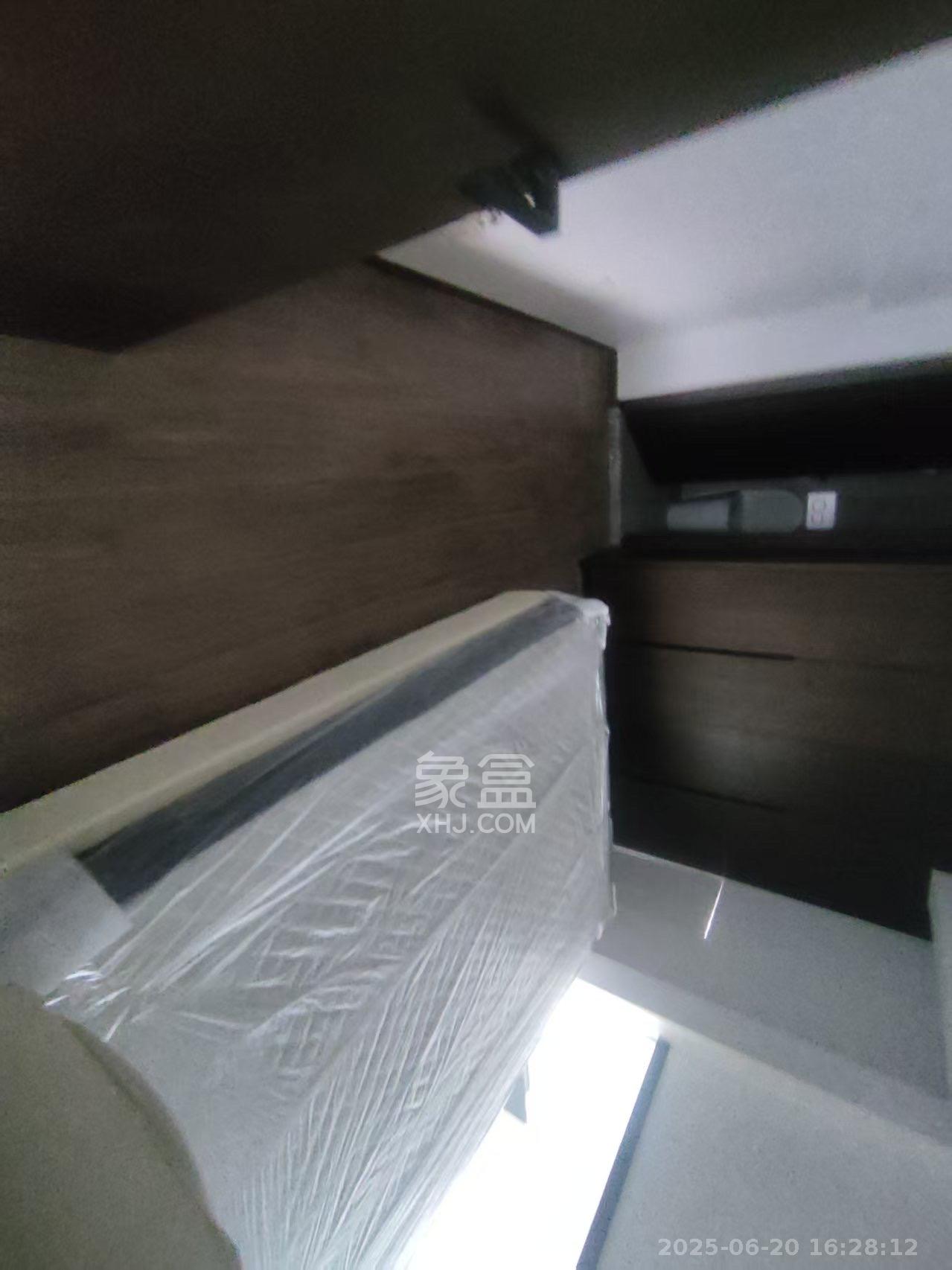 敬天广场  2室1厅2卫   4200.00元/月