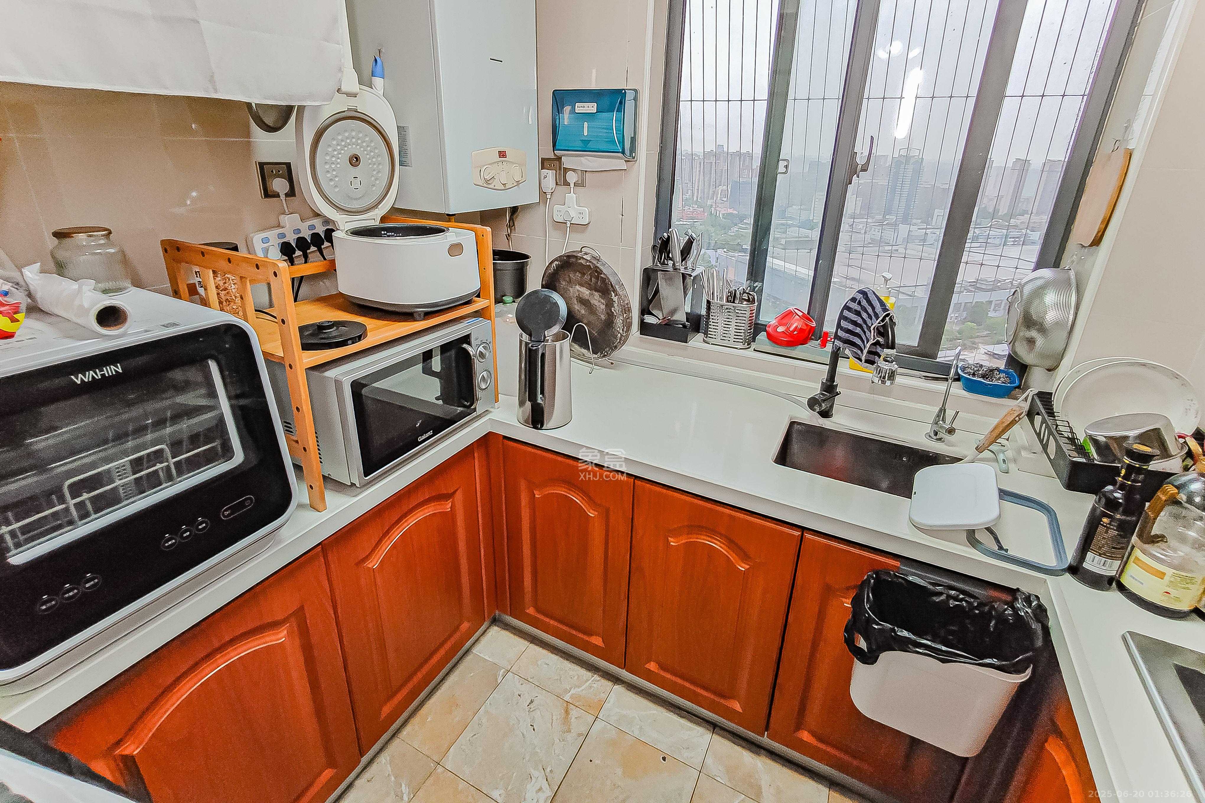 阳光锦城  3室2厅1卫    135.0万 阳光锦城  3室2厅1卫    135.0万厨房