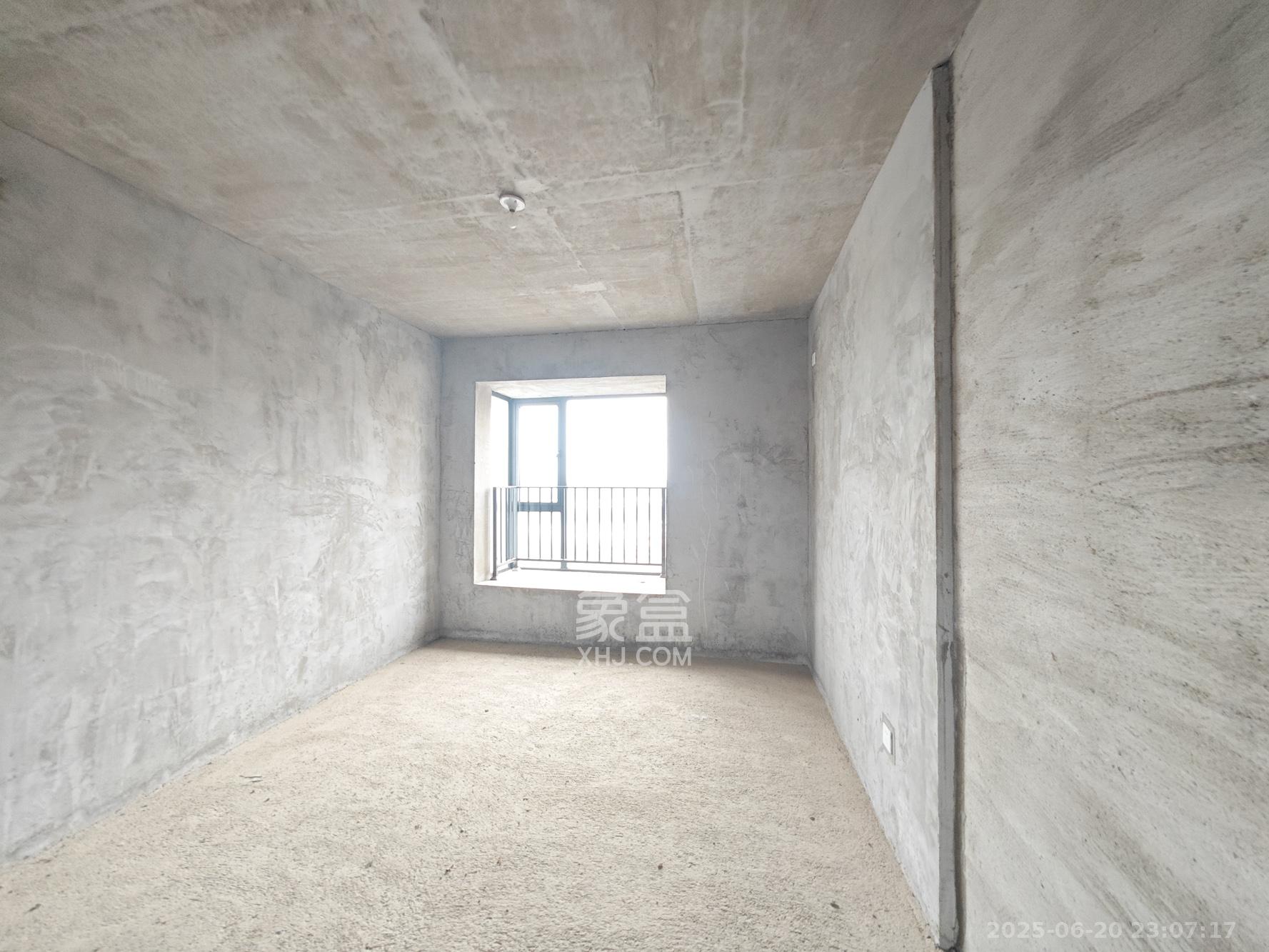 中建嘉和城  4室2厅2卫   125.00万卧室