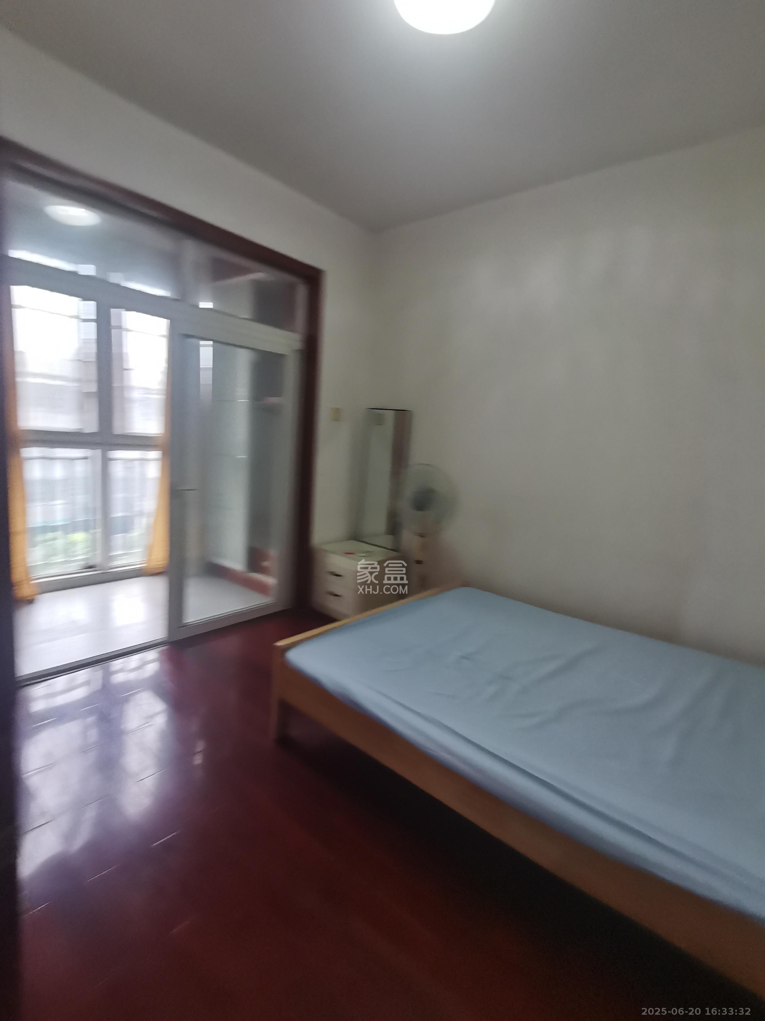 一品东庭  3室2厅1卫    2500.0元/月 一品东庭  3室2厅1卫    2500.0元/月室内图