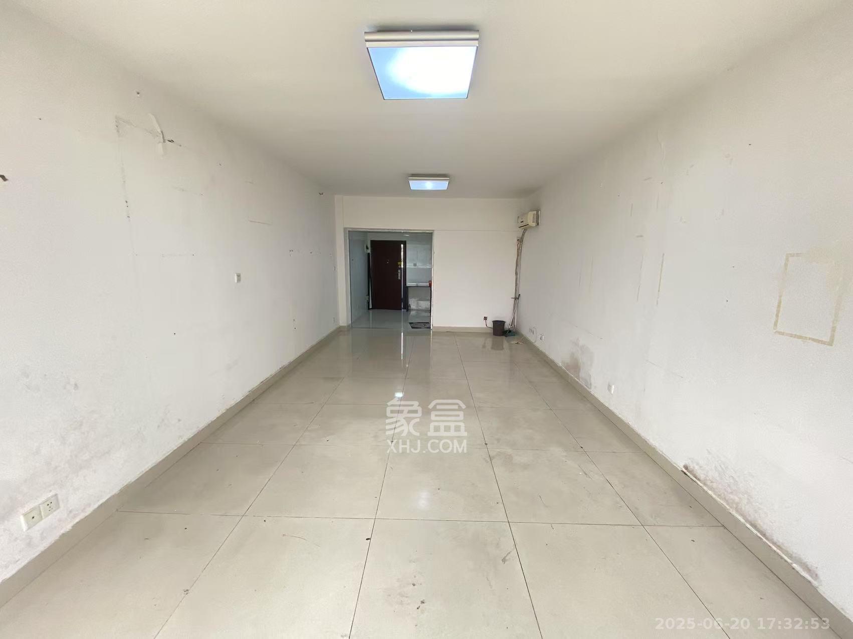 巧克力空间（建鸿达现代大厦）  1室1厅1卫   1400.00元/月室内图