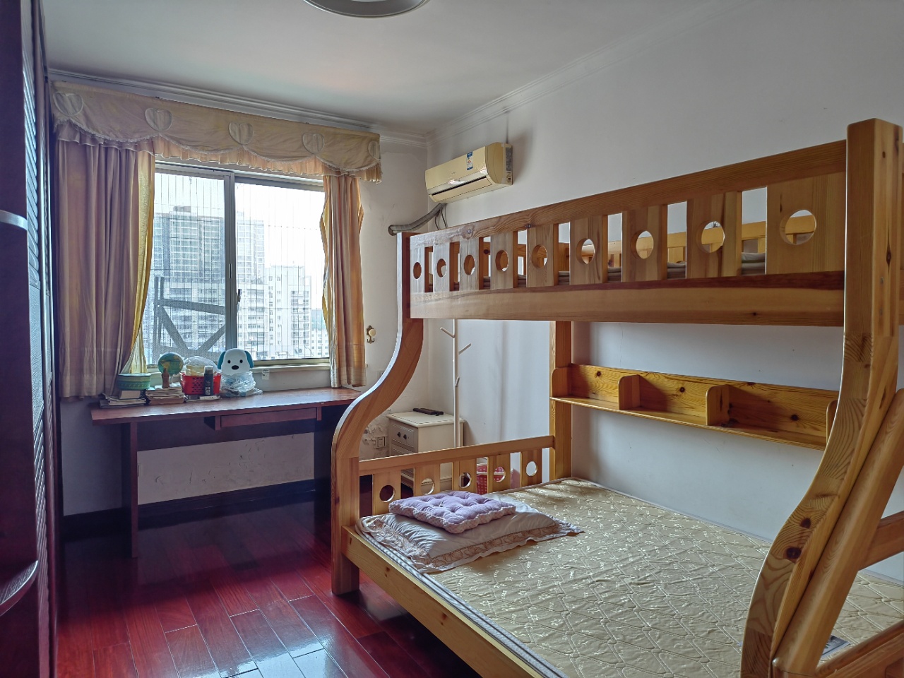 金园小区 4室2厅1卫 2500.0元/月 金园小区 4室2厅1卫 2500.0元/月室内图