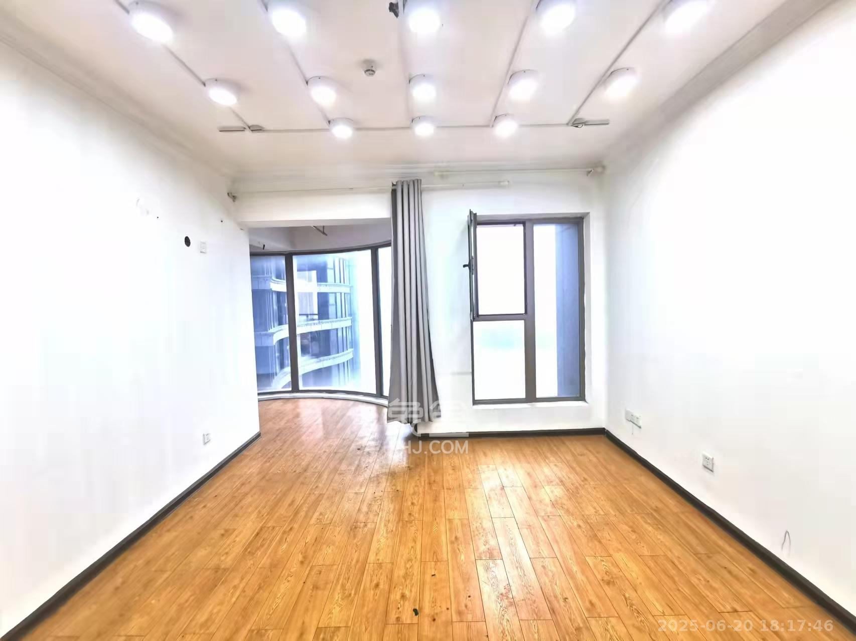 潮宗御苑 4室2厅2卫 7500.0元/月 潮宗御苑 4室2厅2卫 7500.0元/月室内图