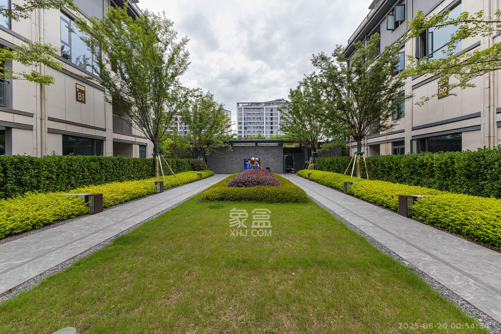 新城观山印 5室2厅2卫 350.0万 新城观山印 5室2厅2卫 350.0万其他