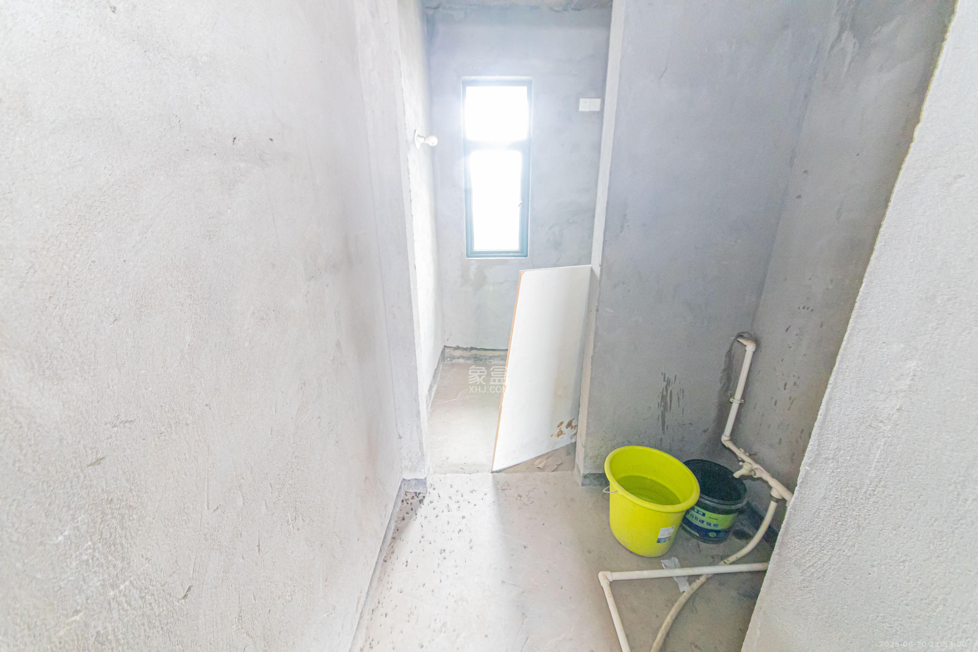 银桂苑  7室2厅3卫    198.0万卫生间