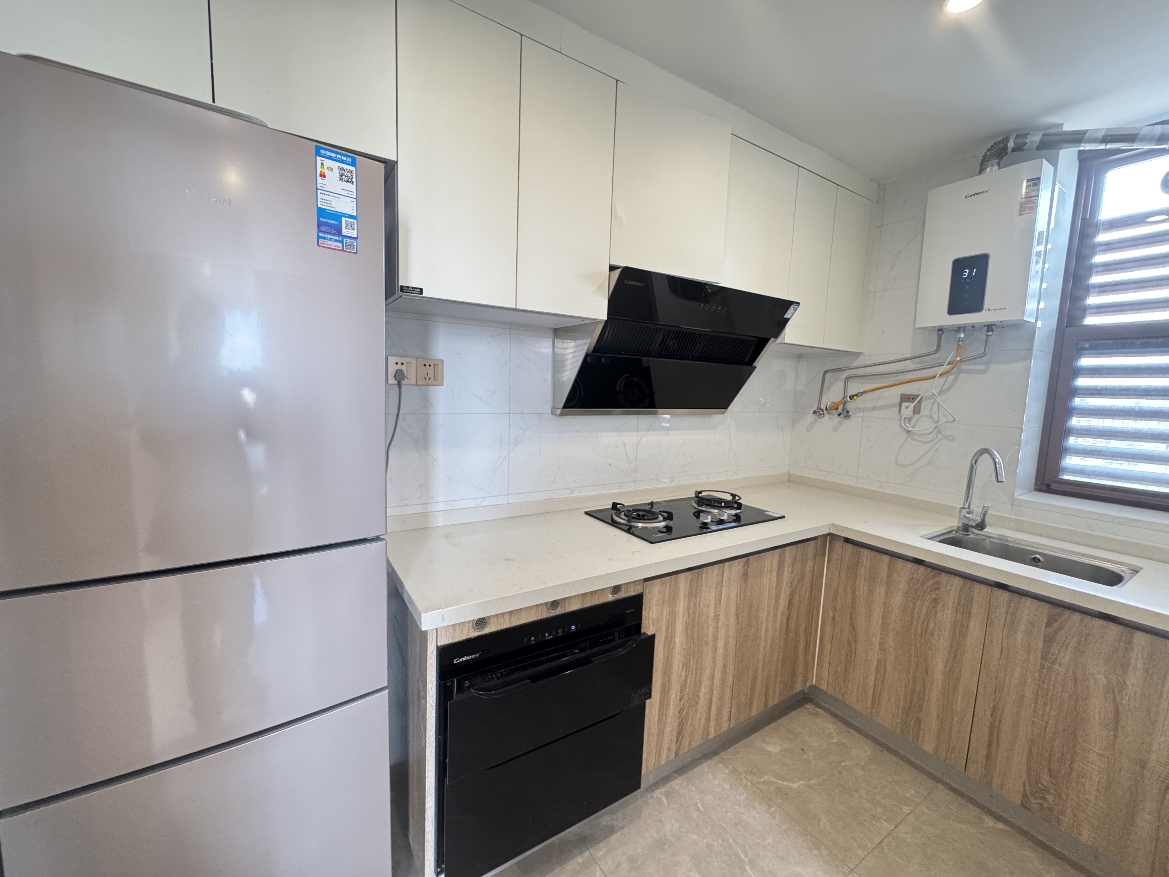 金龙城市广场二期 3室2厅2卫 4200.0元/月 金龙城市广场二期 3室2厅2卫 4200.0元/月室内图