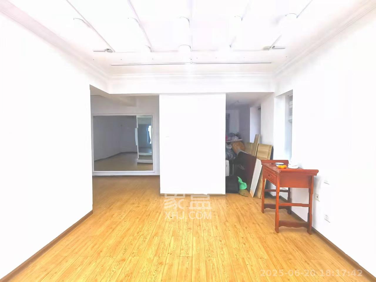 潮宗御苑 4室2厅2卫 7500.0元/月 潮宗御苑 4室2厅2卫 7500.0元/月室内图