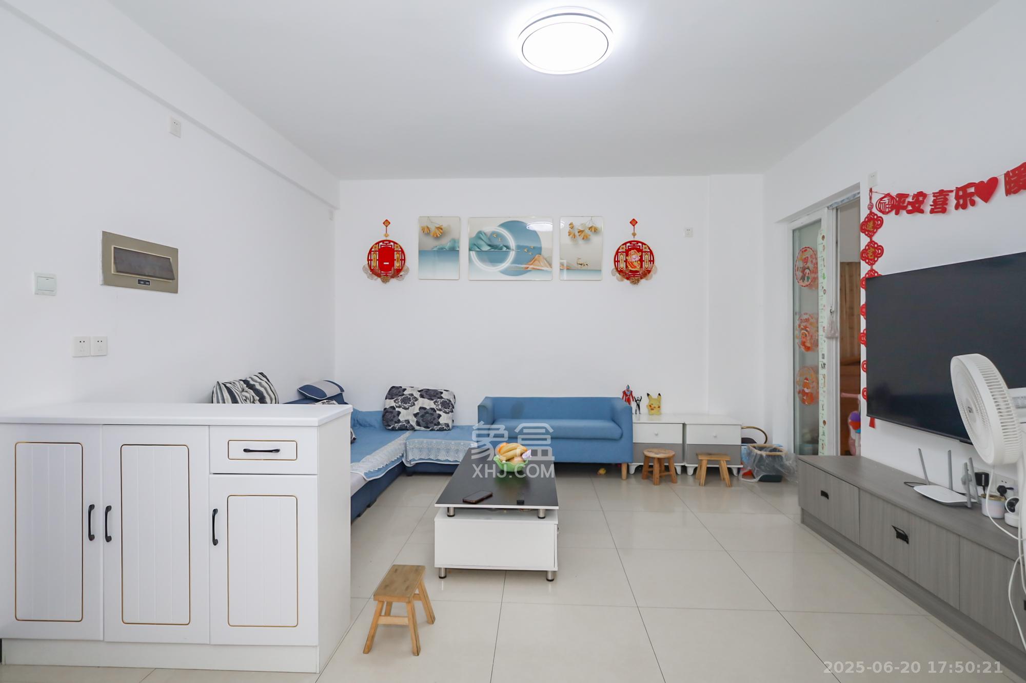 香麓丽舍 3室2厅2卫 80.0万 香麓丽舍 3室2厅2卫 80.0万客厅