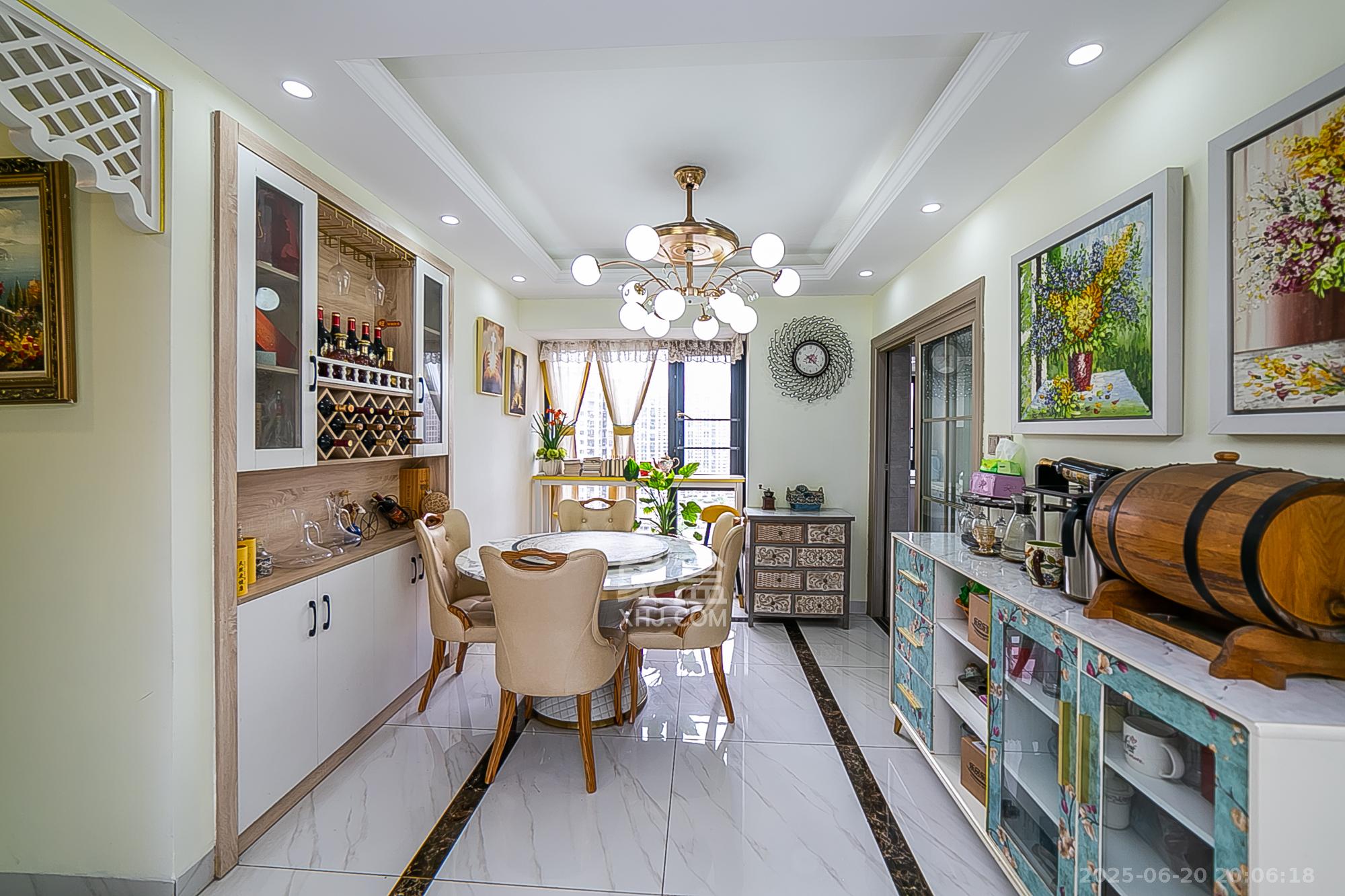 湘江锦绣  4室2厅1卫    175.0万客厅