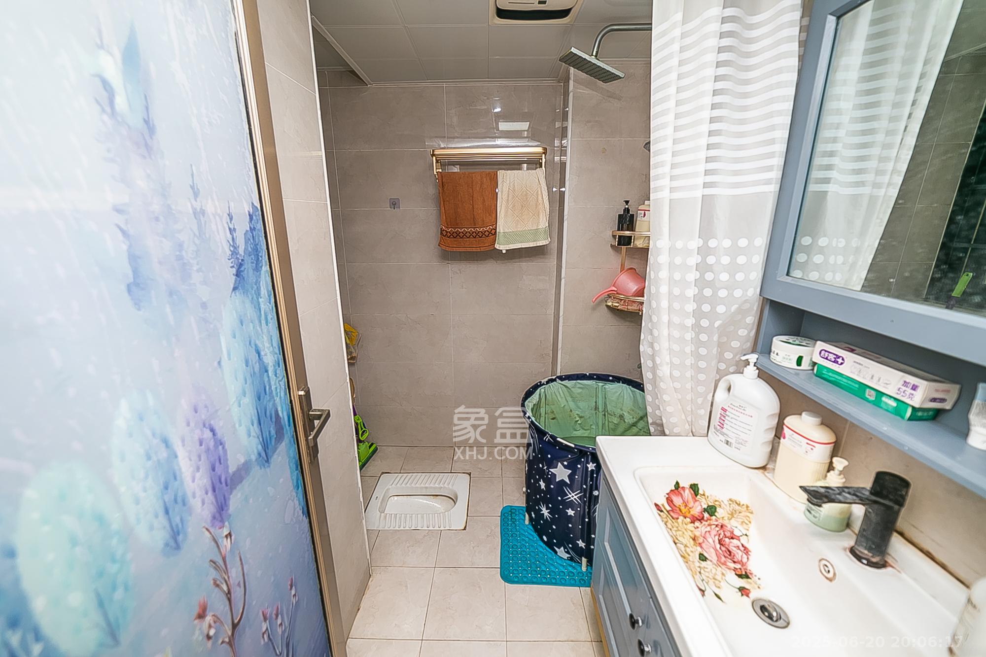 湘江锦绣  4室2厅1卫    175.0万卫生间