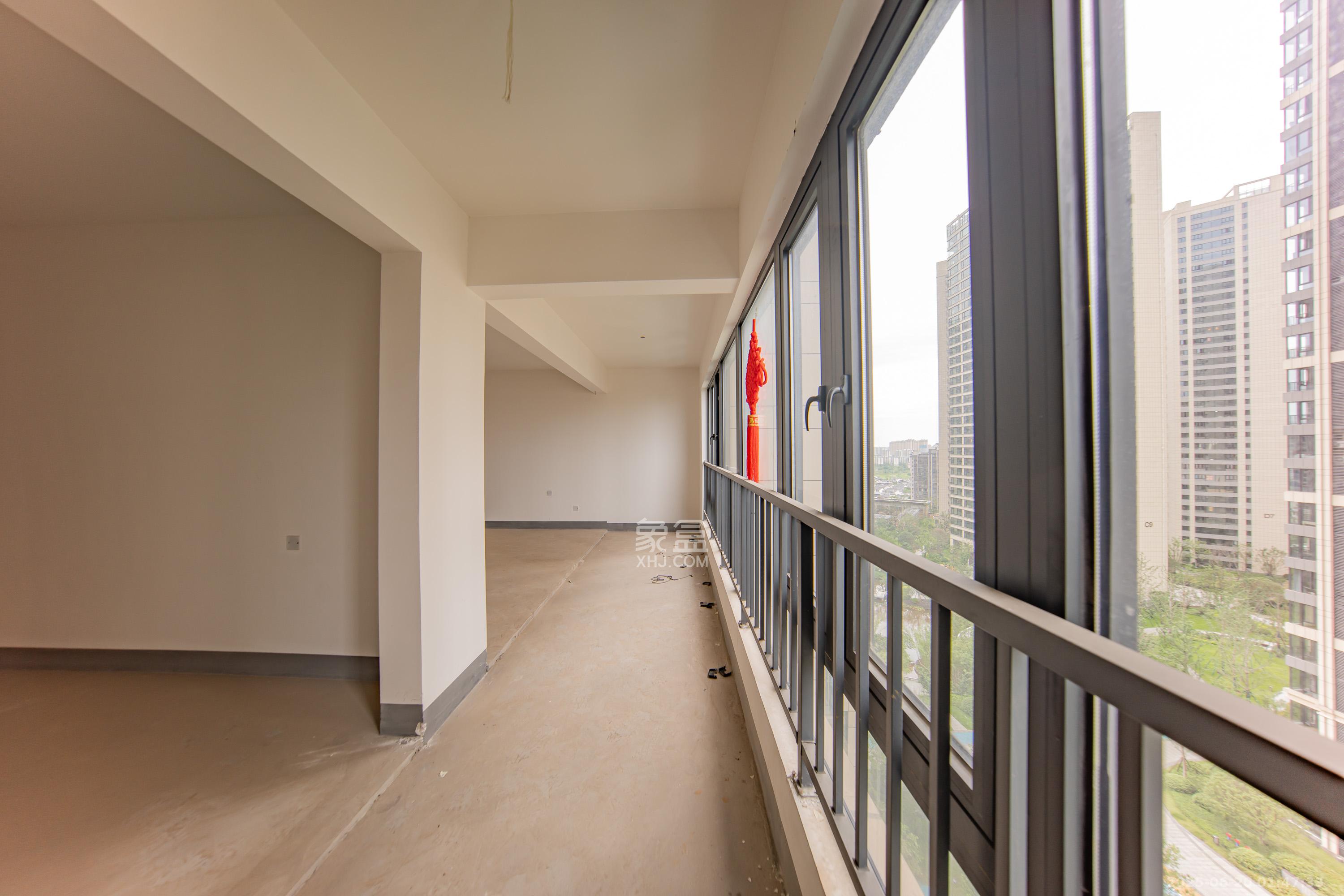 建投象山国际  4室2厅2卫   175.00万阳台