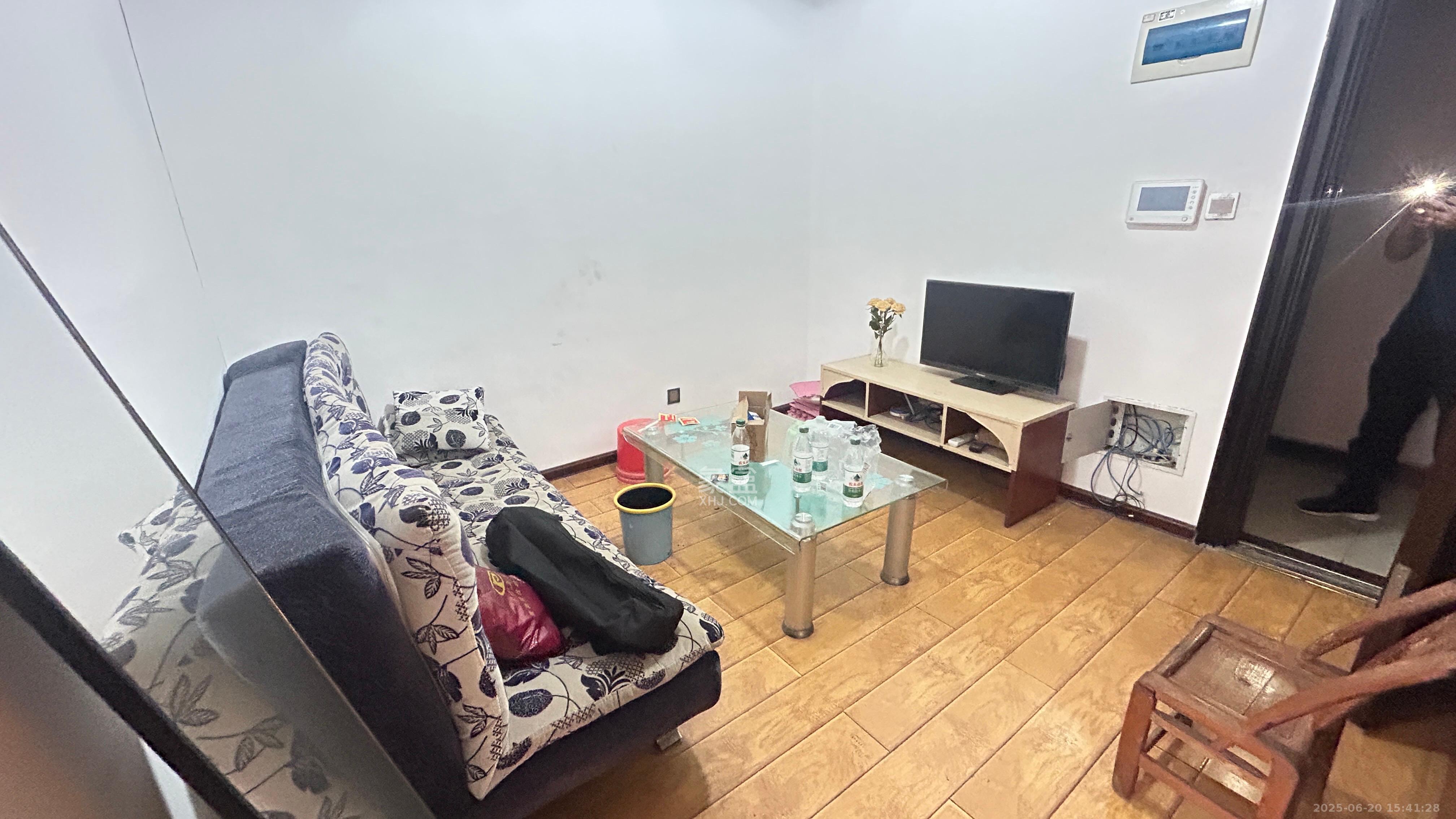 泊林晶城  1室1厅1卫   1300.00元/月