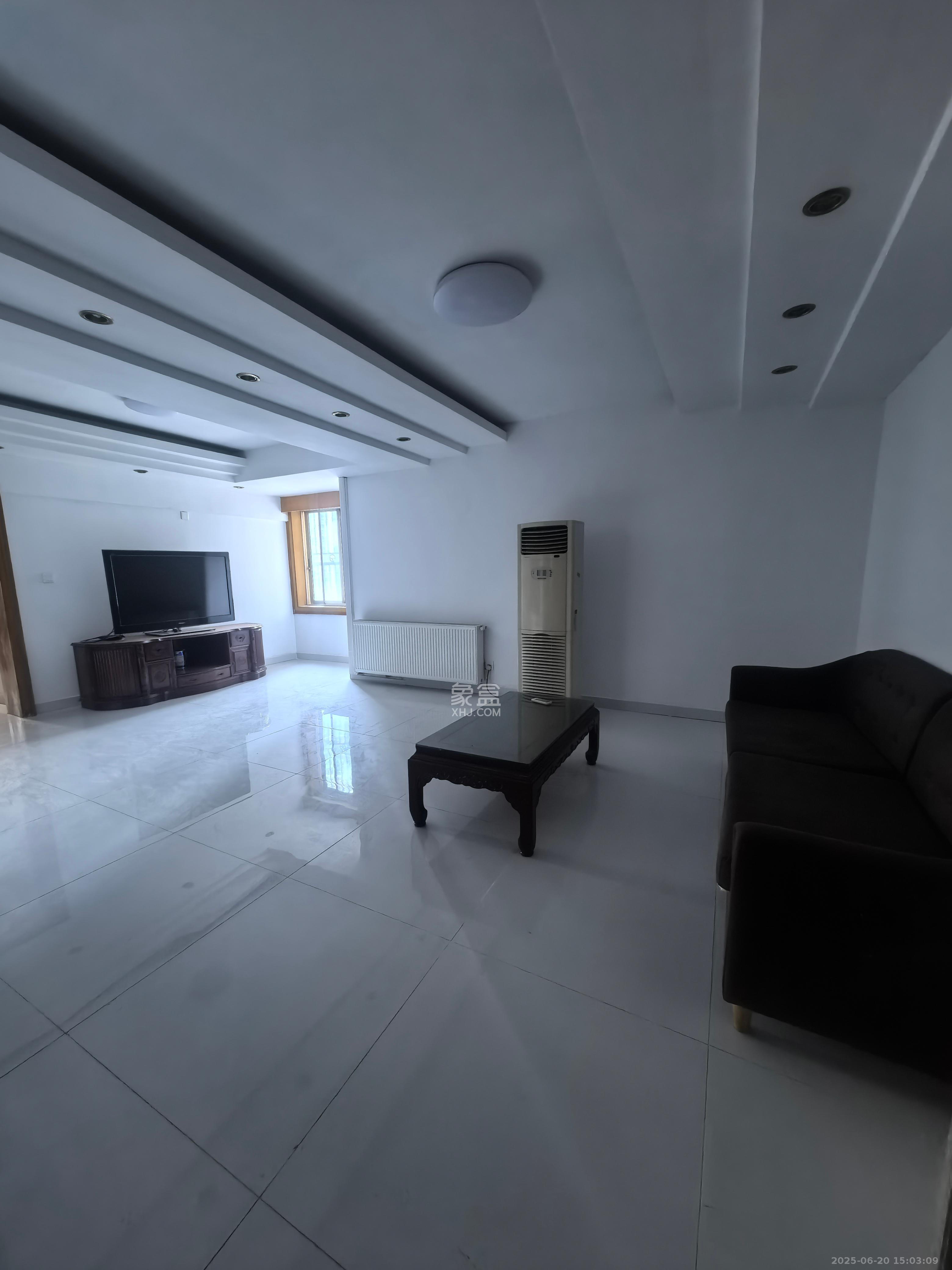 天心城市广场(黄金之城)  3室2厅2卫    2600.0元/月 天心城市广场(黄金之城)  3室2厅2卫    2600.0元/月