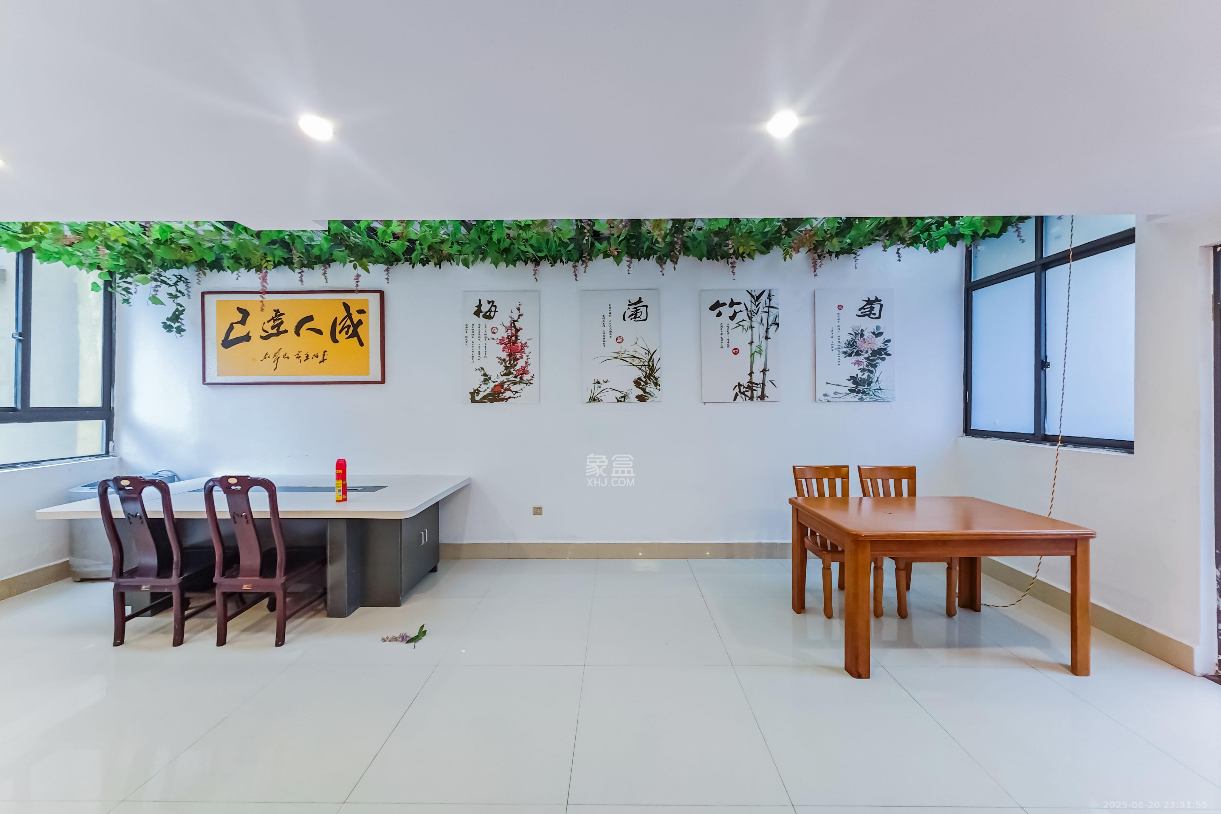 中城丽景香山园 5室3厅2卫 210.0万 中城丽景香山园 5室3厅2卫 210.0万其他