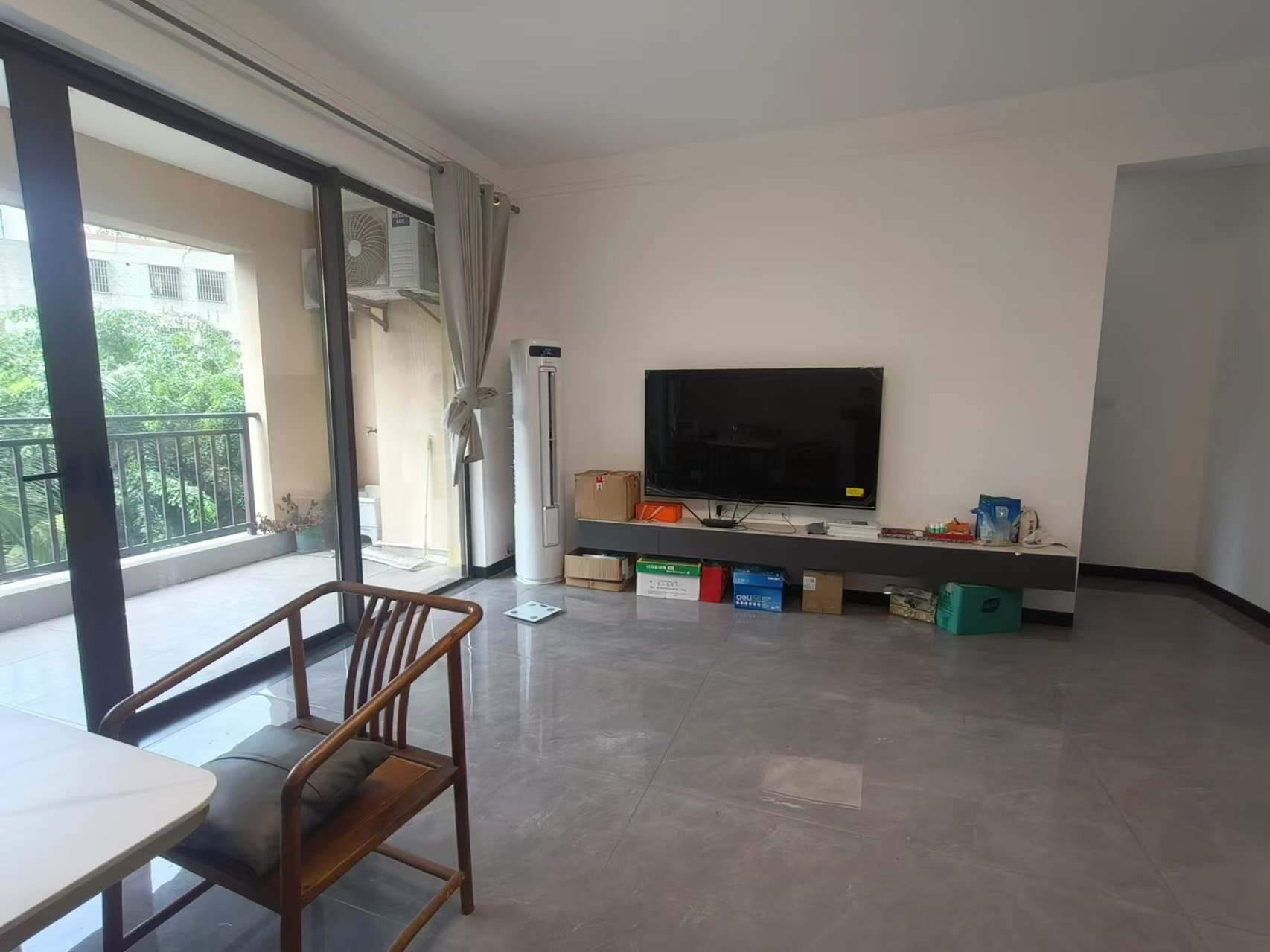 富力首府 3室2厅2卫 390.0万 富力首府 3室2厅2卫 390.0万客厅