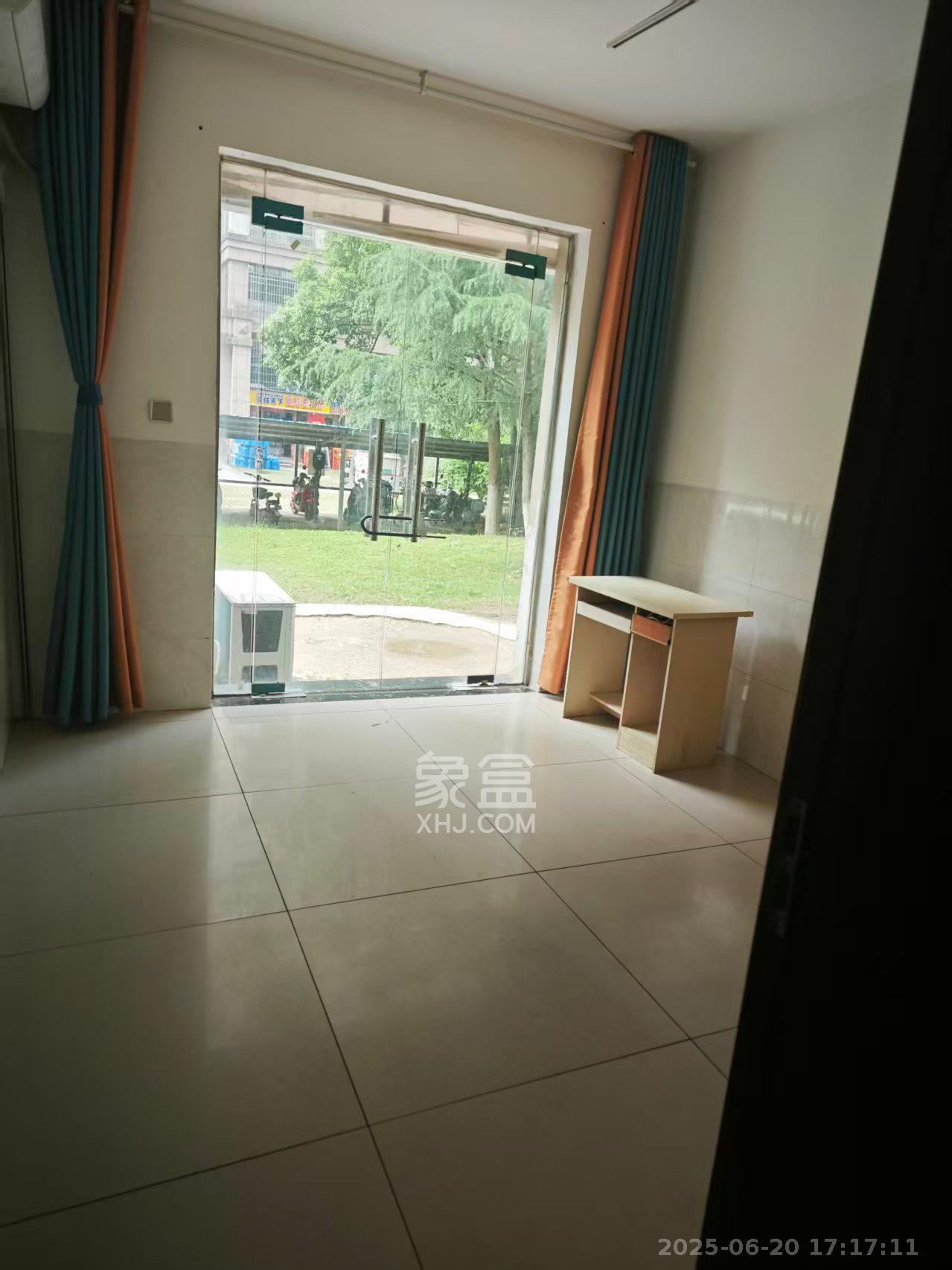 嘉顺苑 2室2厅1卫 2400.0元/月 嘉顺苑 2室2厅1卫 2400.0元/月室内图