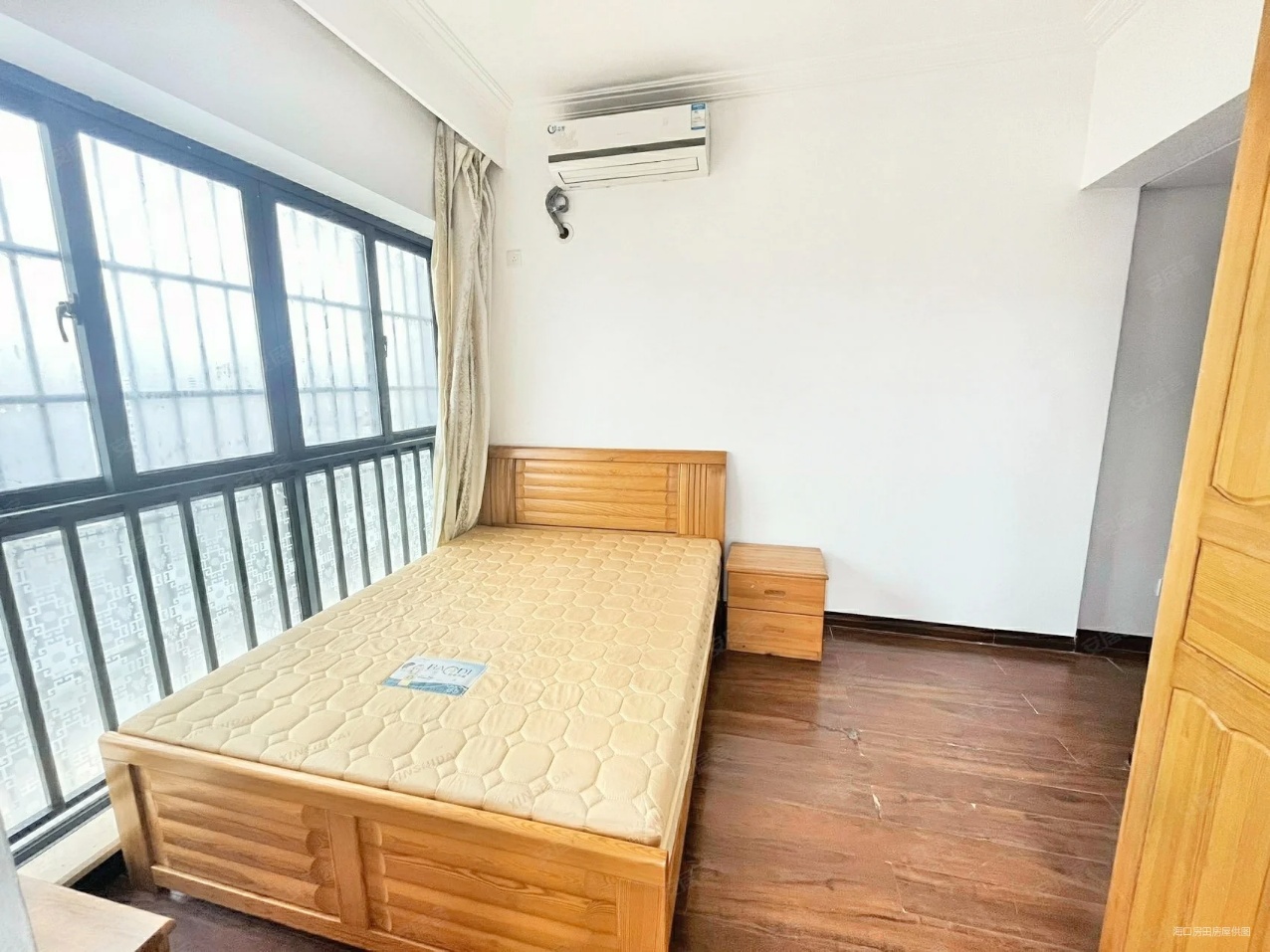 椰岛广场  3室2厅1卫    3100.0元/月室内图