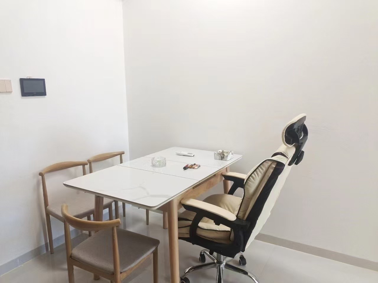 金龙城市广场二期  2室2厅1卫    3000.0元/月 金龙城市广场二期  2室2厅1卫    3000.0元/月室内图