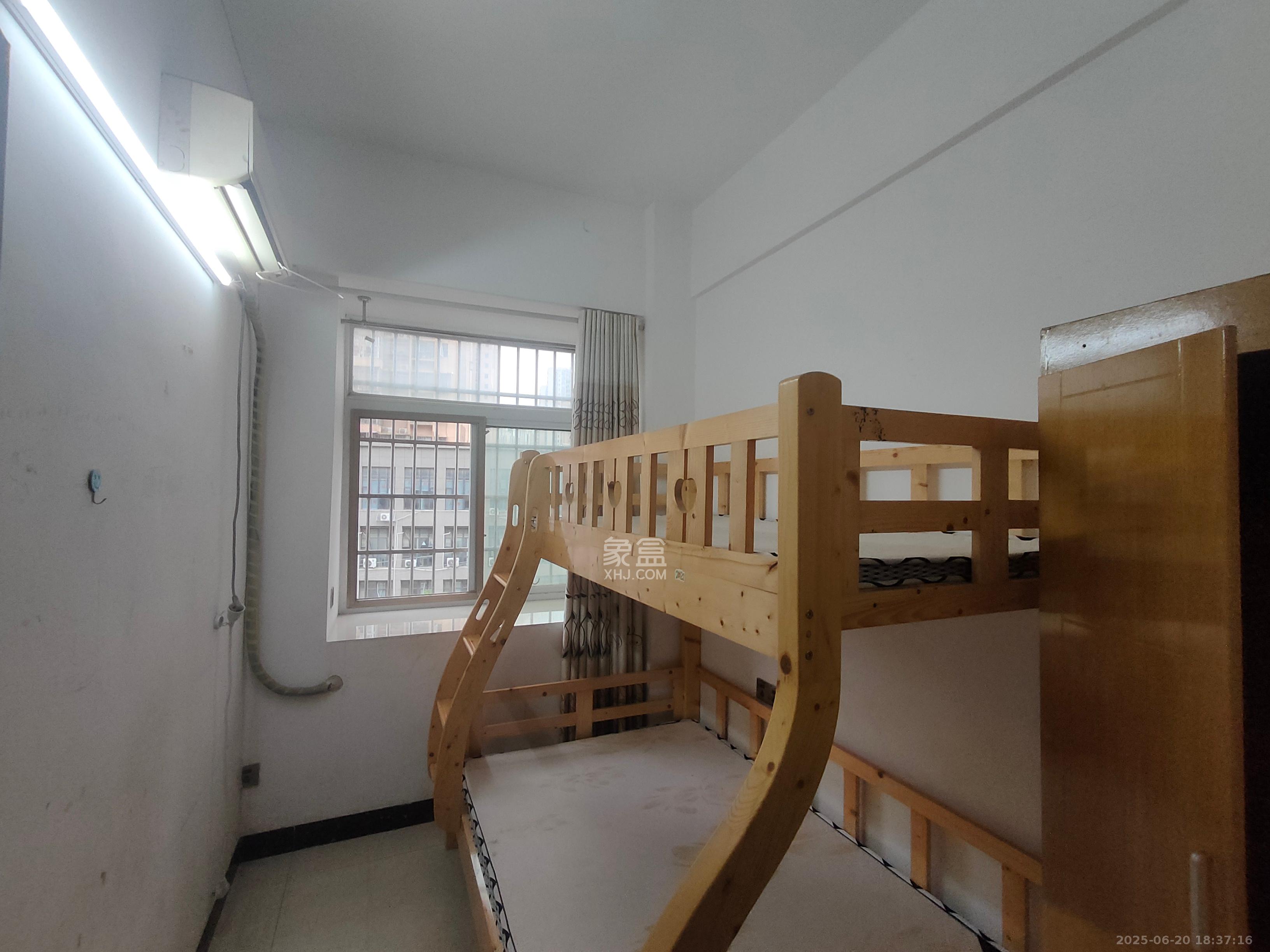 骑龙安置小区  4室1厅1卫   1300.00元/月室内图