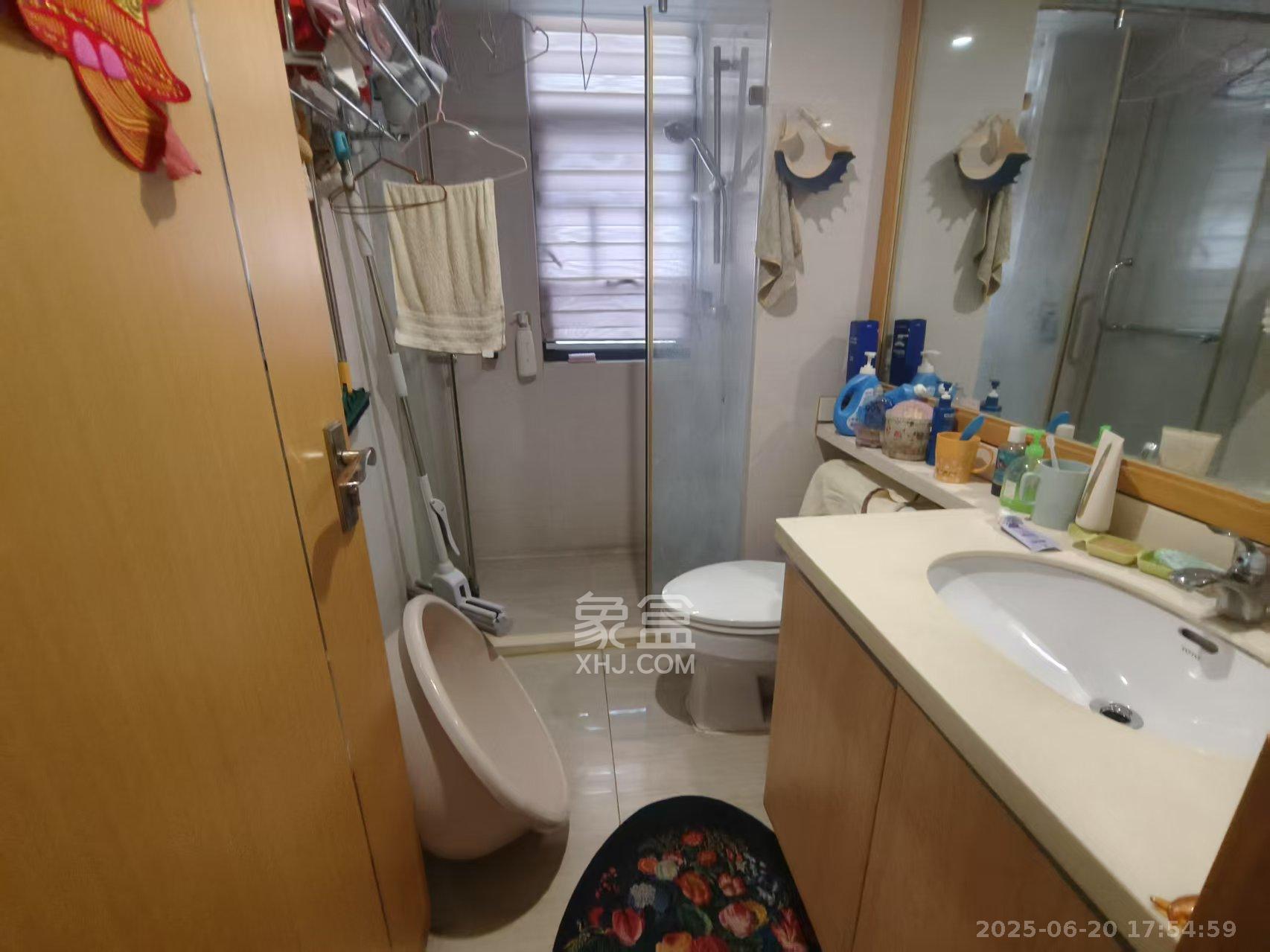 中海国际四期  3室2厅2卫    2200.0元/月 中海国际四期  3室2厅2卫    2200.0元/月