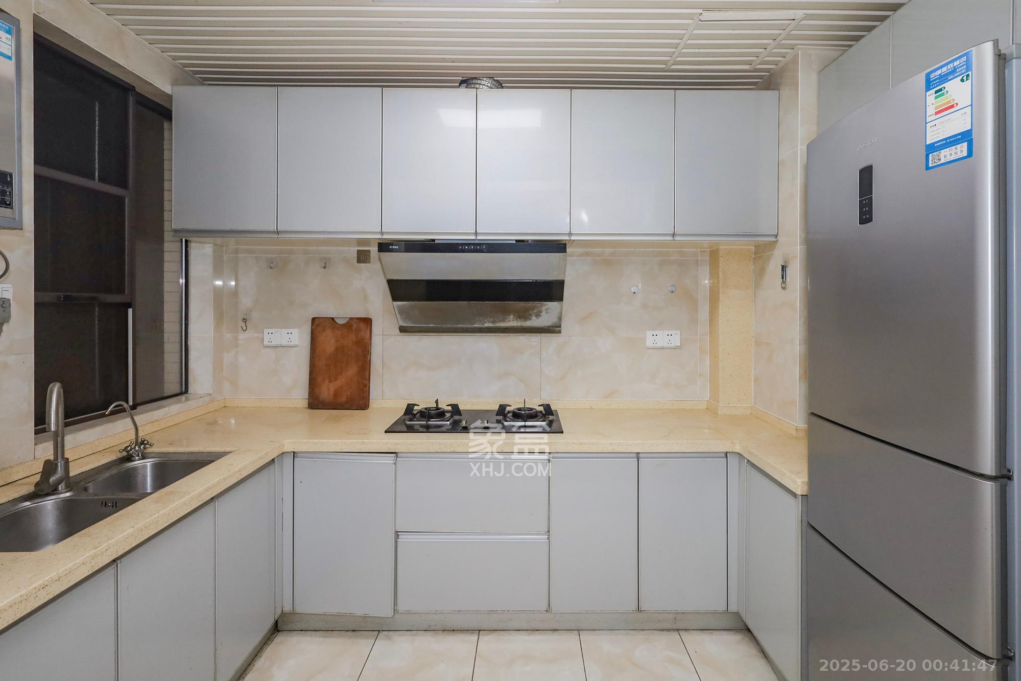 钰龙天下二期(钰龙佳园)  4室2厅2卫    300.0万 钰龙天下二期(钰龙佳园)  4室2厅2卫    300.0万厨房