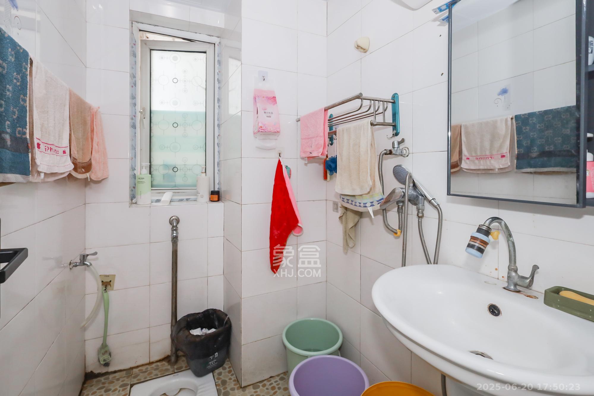 香麓丽舍 3室2厅2卫 80.0万 香麓丽舍 3室2厅2卫 80.0万卫生间