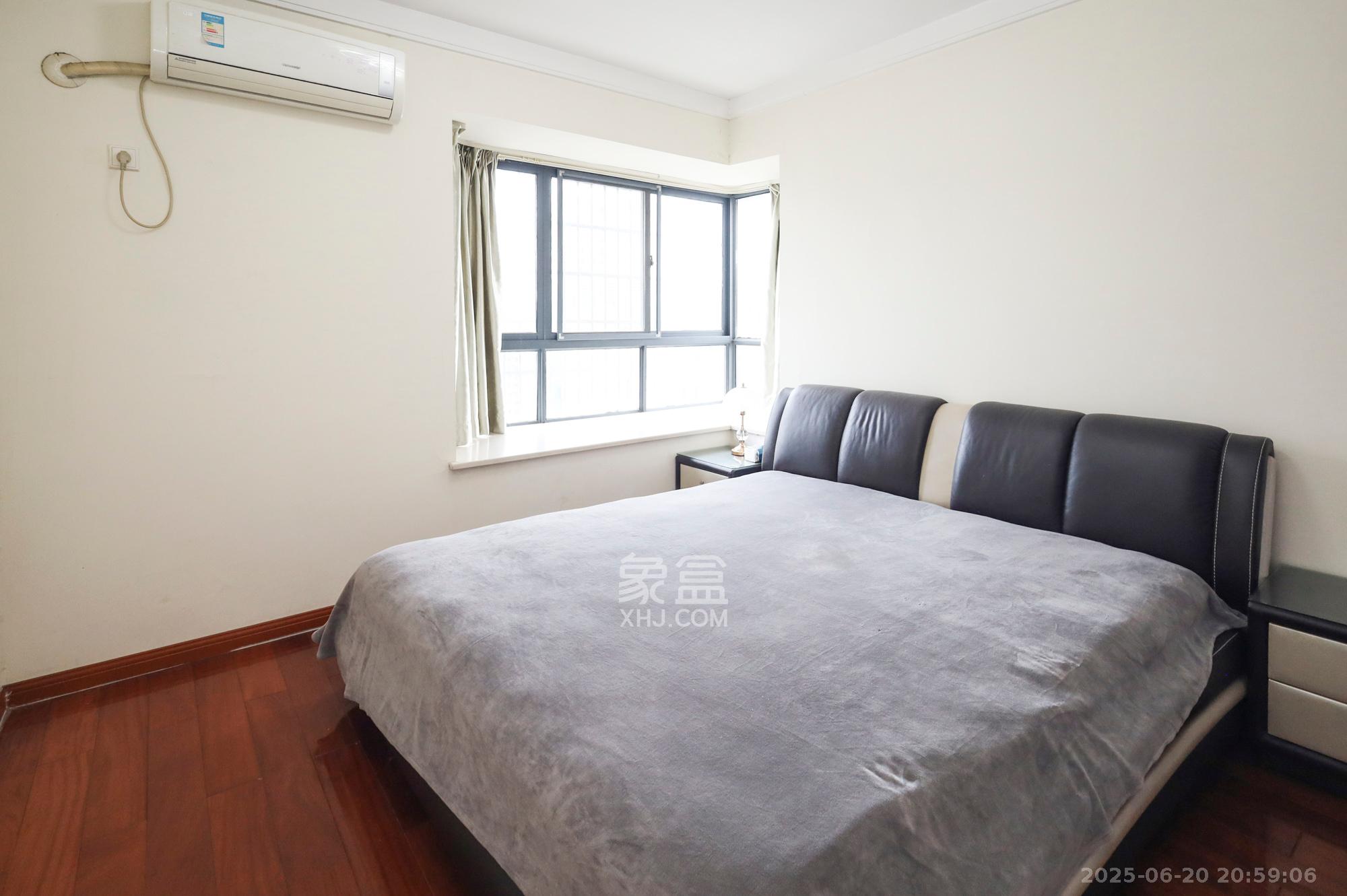 金霞湘绣园  3室2厅1卫    73.0万 金霞湘绣园  3室2厅1卫    73.0万卧室