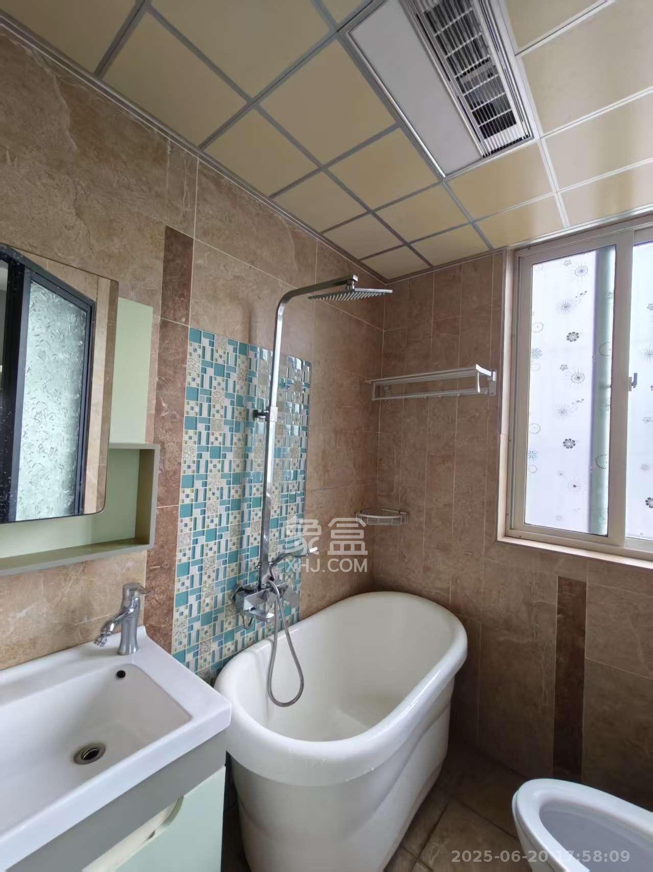 汀湘十里  3室2厅2卫    2300.0元/月室内图