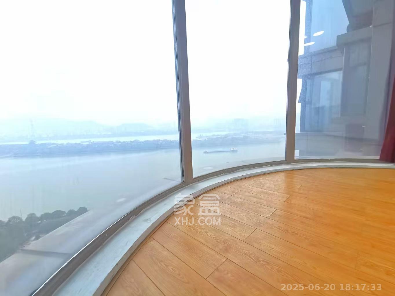 潮宗御苑 4室2厅2卫 7500.0元/月 潮宗御苑 4室2厅2卫 7500.0元/月室内图