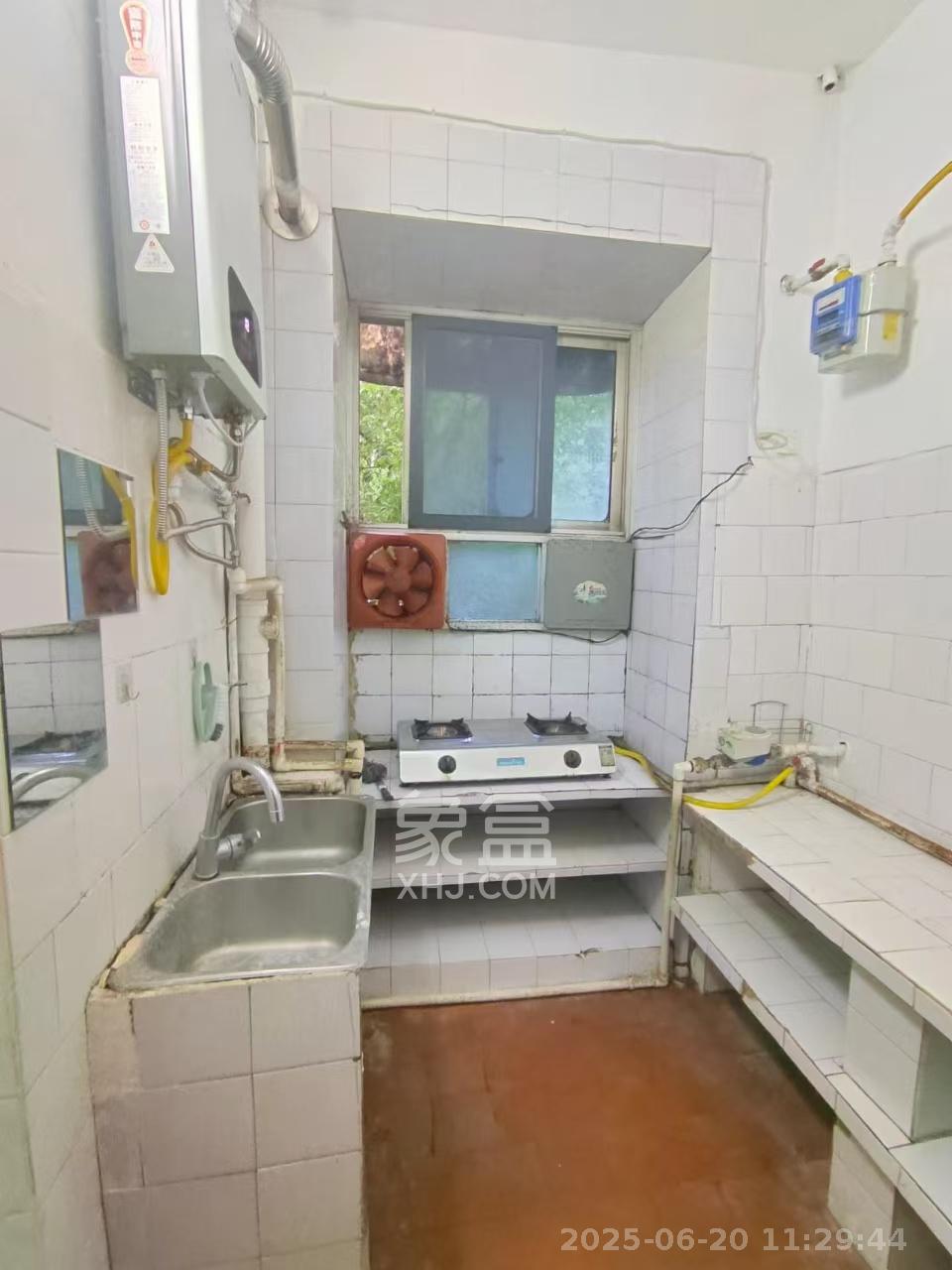 长勘小区  1室2厅1卫    2300.0元/月室内图