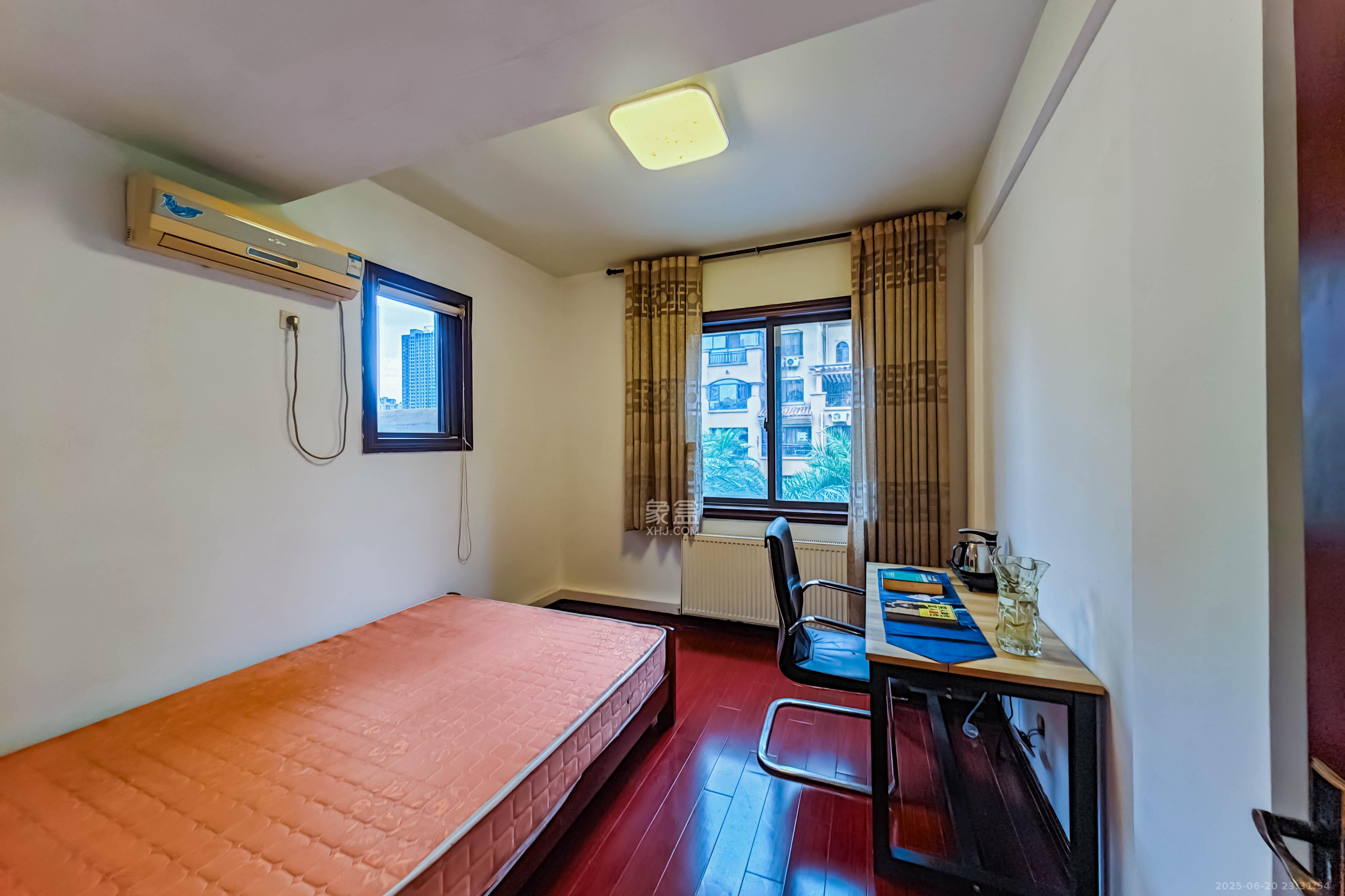 中城丽景香山园 5室3厅2卫 210.0万 中城丽景香山园 5室3厅2卫 210.0万卧室