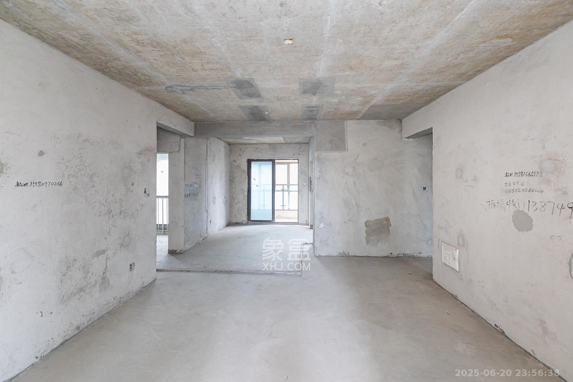 润和滨江府 4室2厅2卫 119.5万 润和滨江府 4室2厅2卫 119.5万客厅