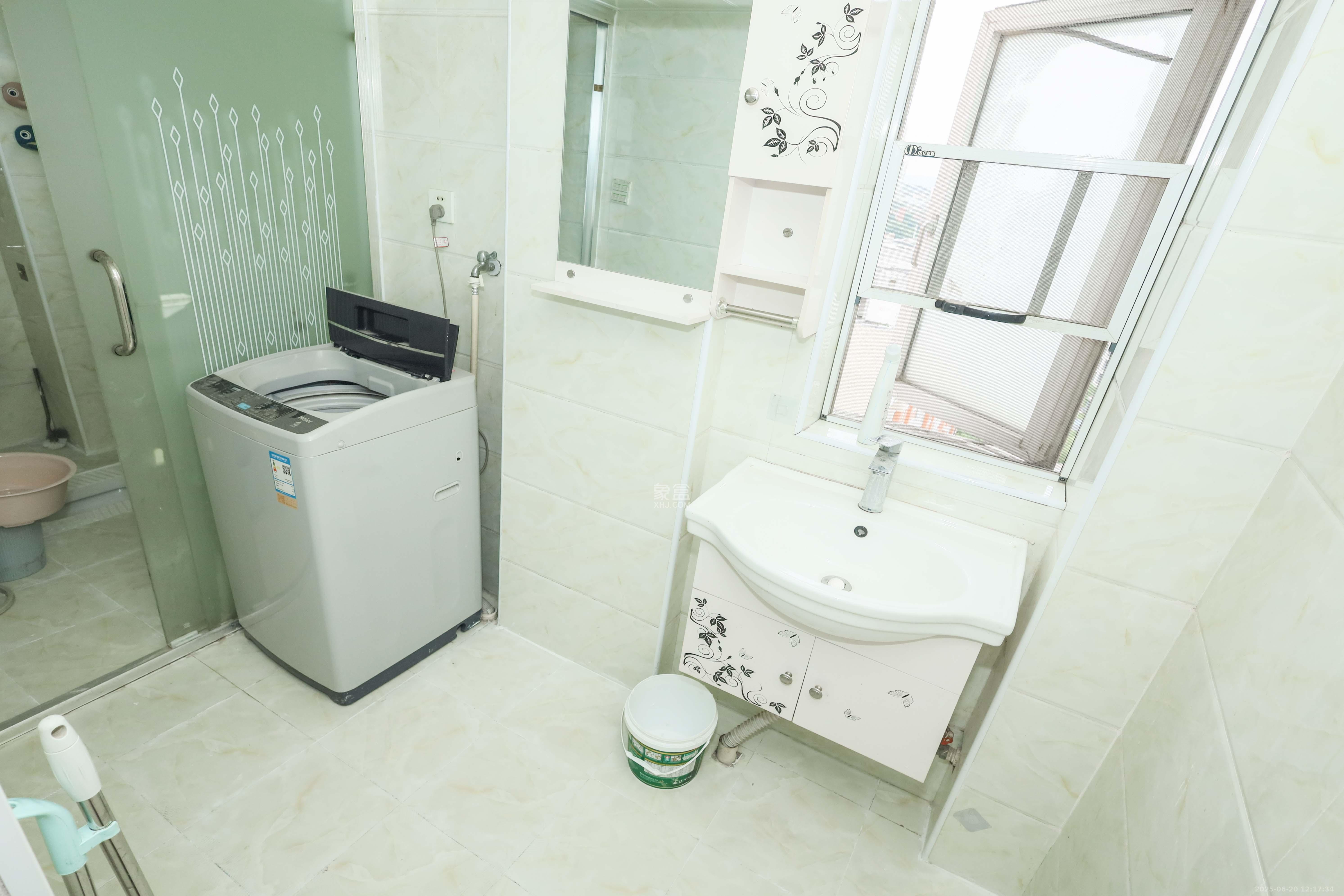 润芳园  3室2厅1卫   65.00万卫生间