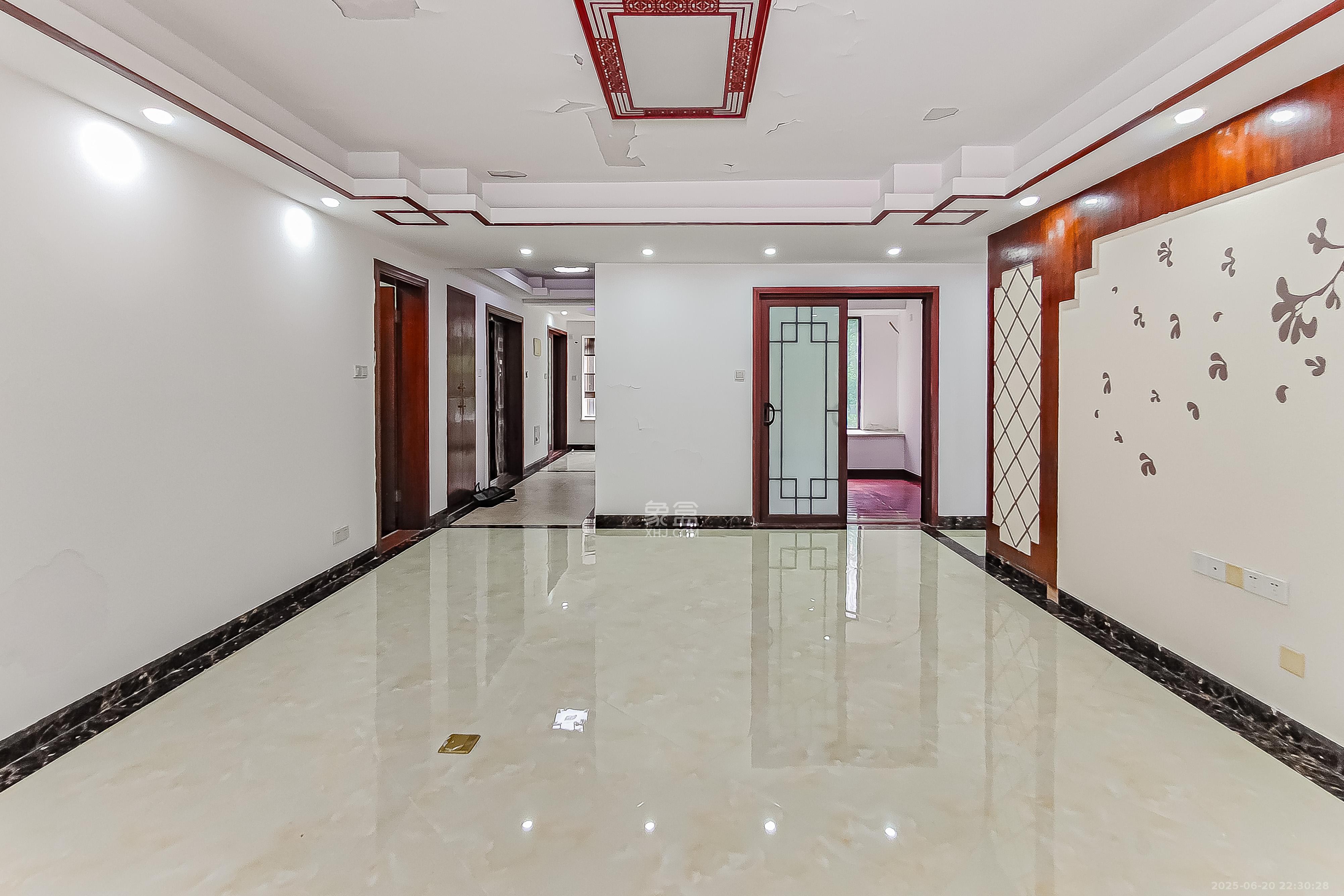 华润凤凰城三期  4室2厅2卫    127.5万 华润凤凰城三期  4室2厅2卫    127.5万客厅