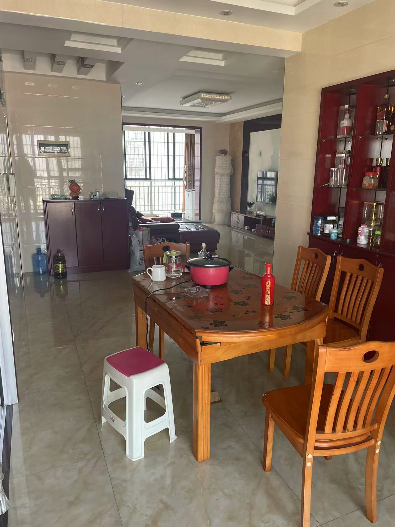 时代华府  3室2厅2卫    2000.0元/月 时代华府  3室2厅2卫    2000.0元/月室内图