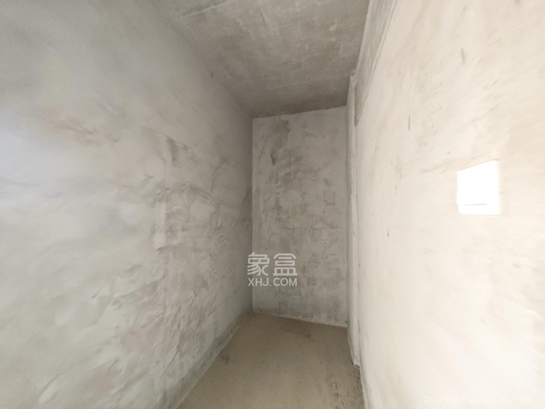 中建嘉和城  4室2厅2卫   125.00万其他