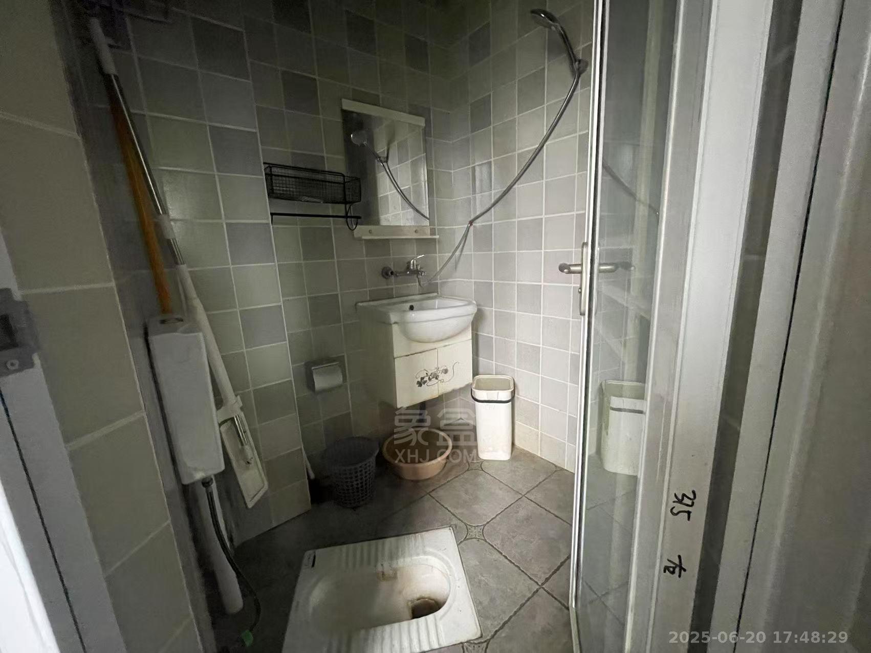 庐山一号 1室1厅1卫 900.0元/月 庐山一号 1室1厅1卫 900.0元/月室内图