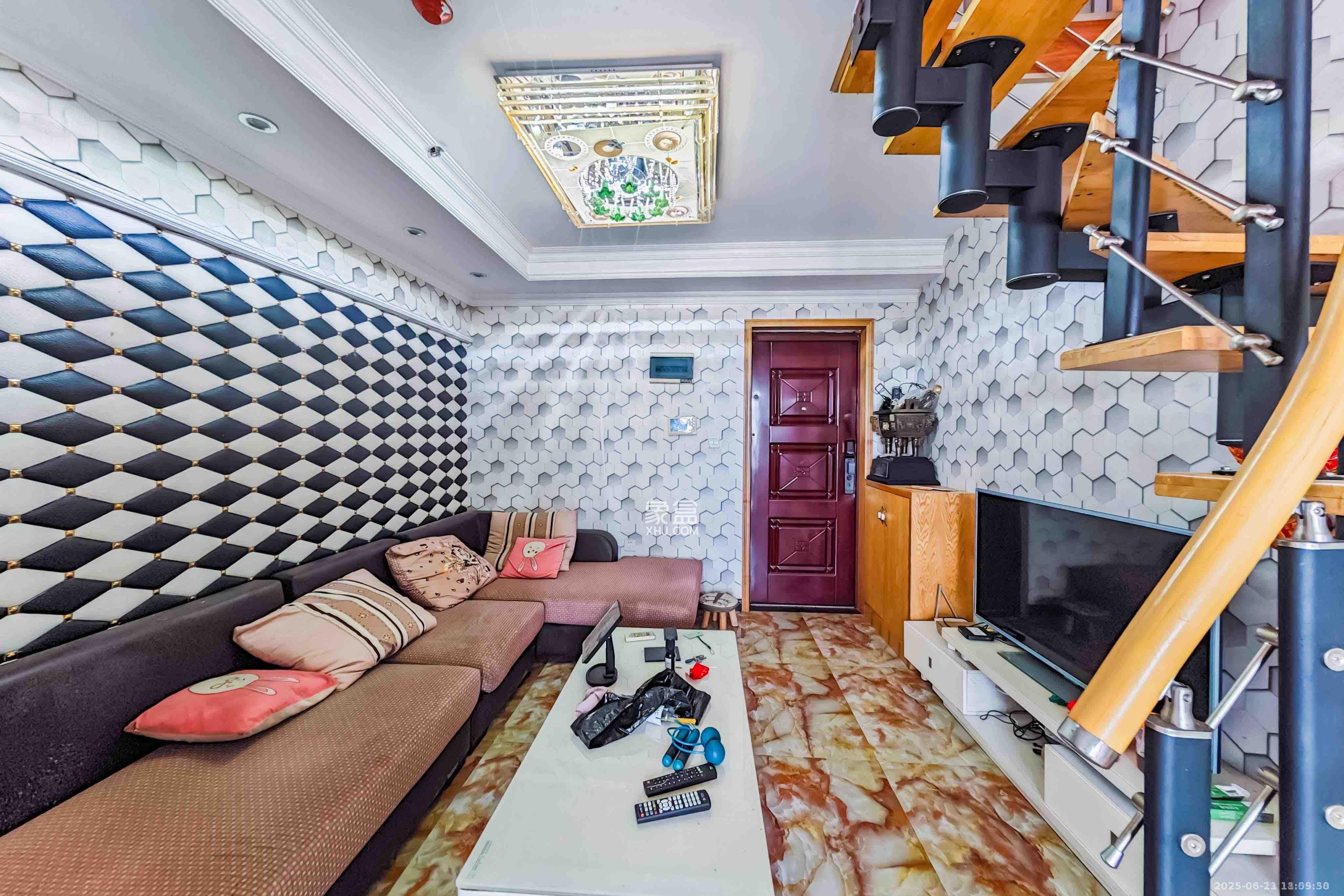 金色loft(鑫秋大厦)  2室2厅1卫    2000.0元/月 金色loft(鑫秋大厦)  2室2厅1卫    2000.0元/月室内图