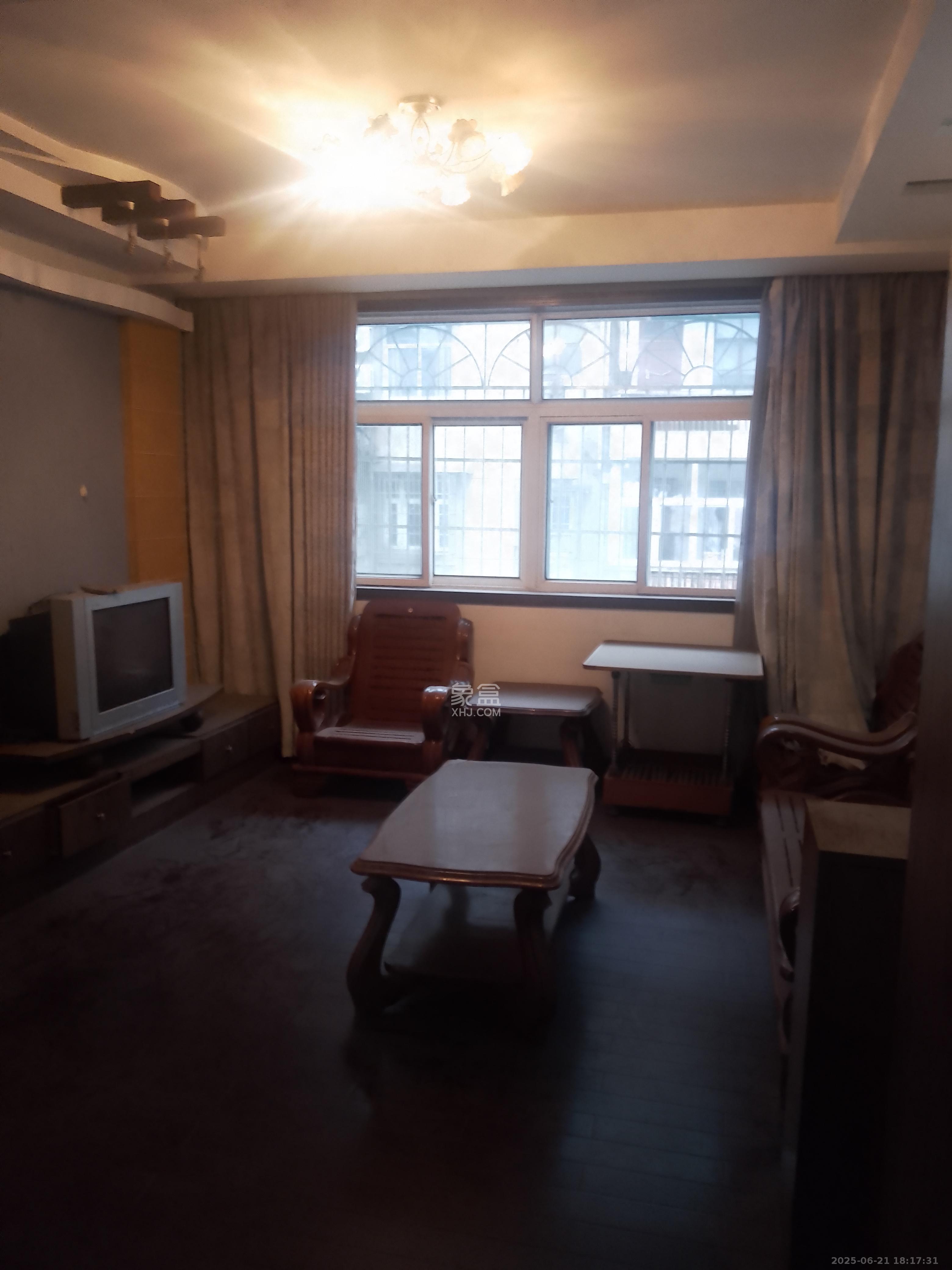 南湖路水工机械厂宿舍 1室2厅1卫 1800.0元/月 南湖路水工机械厂宿舍 1室2厅1卫 1800.0元/月室内图