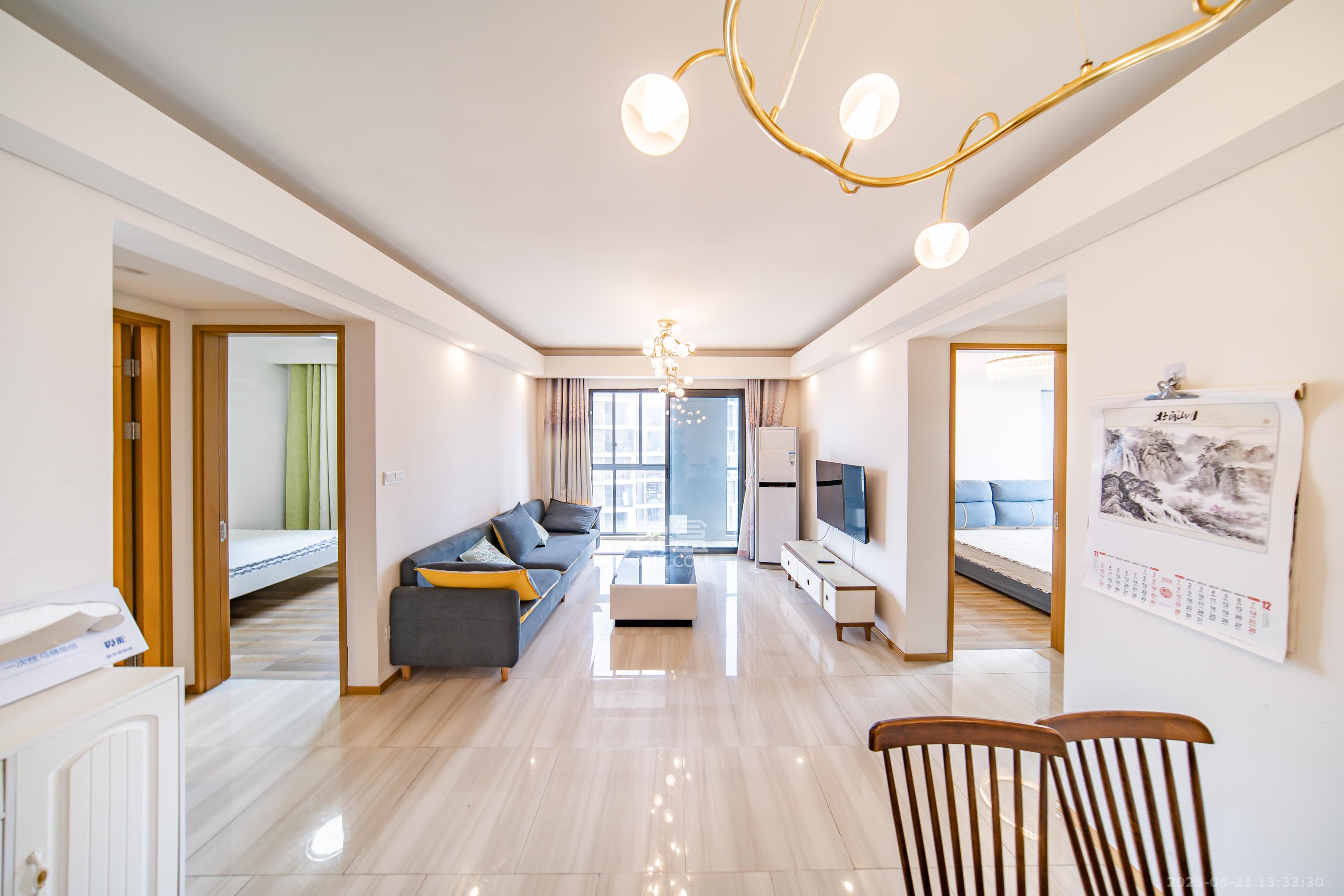 阳光100一期、四五期 3室2厅1卫 95.0万 阳光100一期、四五期 3室2厅1卫 95.0万客厅