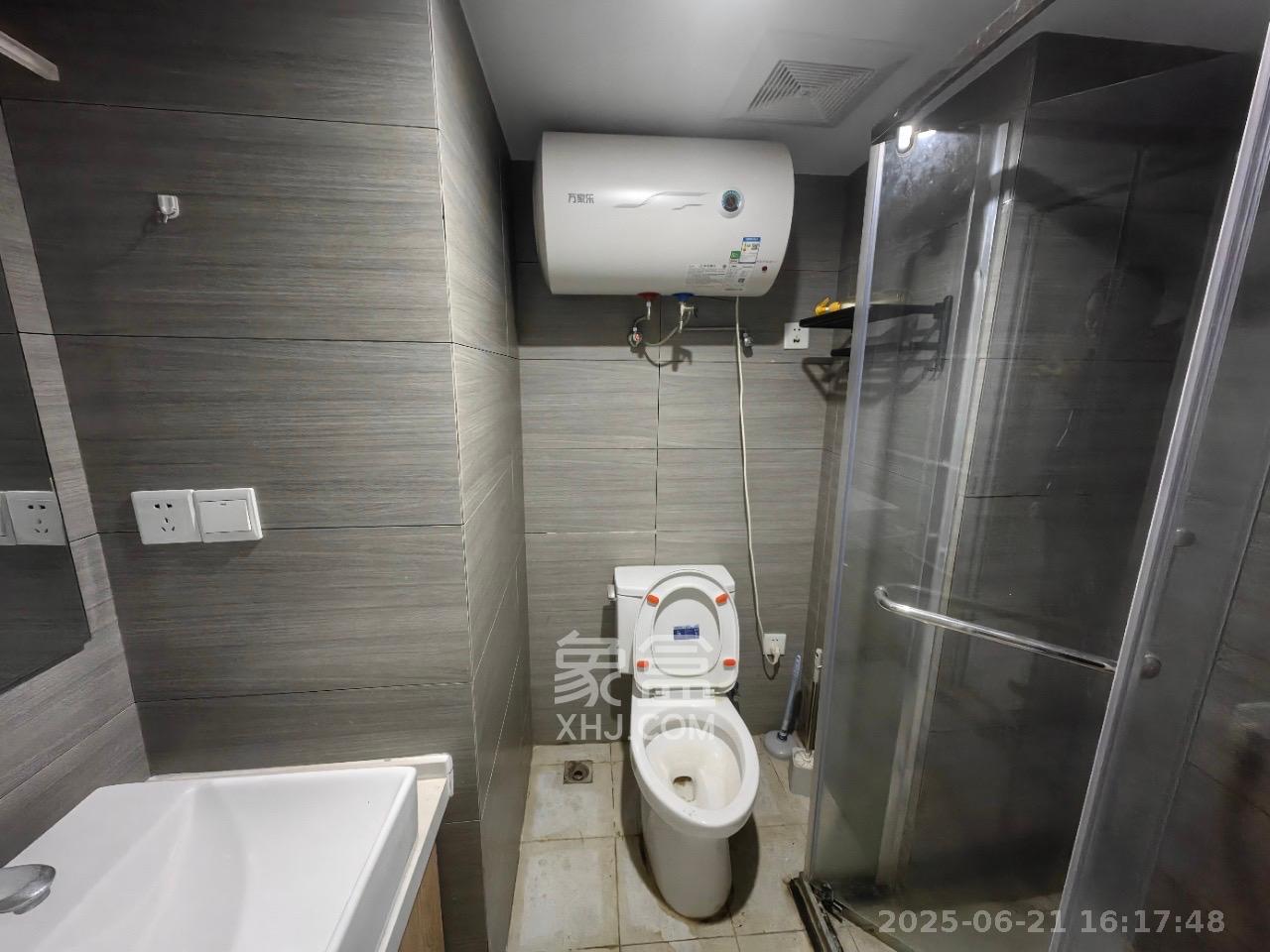 裕天国际商汇中心 1室1厅1卫 1500.0元/月 裕天国际商汇中心 1室1厅1卫 1500.0元/月室内图