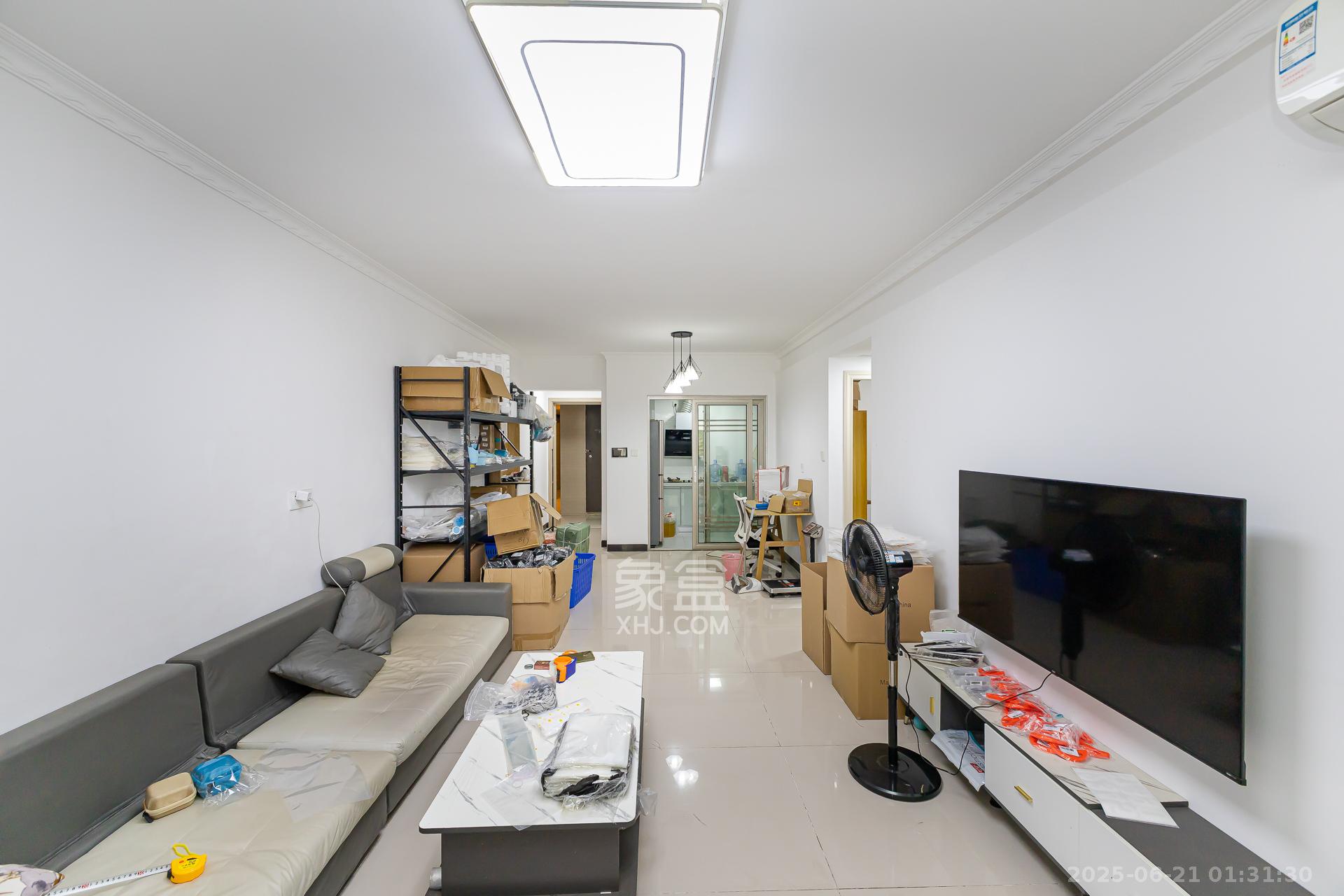 时代倾城三期 2室2厅1卫 58.0万 时代倾城三期 2室2厅1卫 58.0万客厅