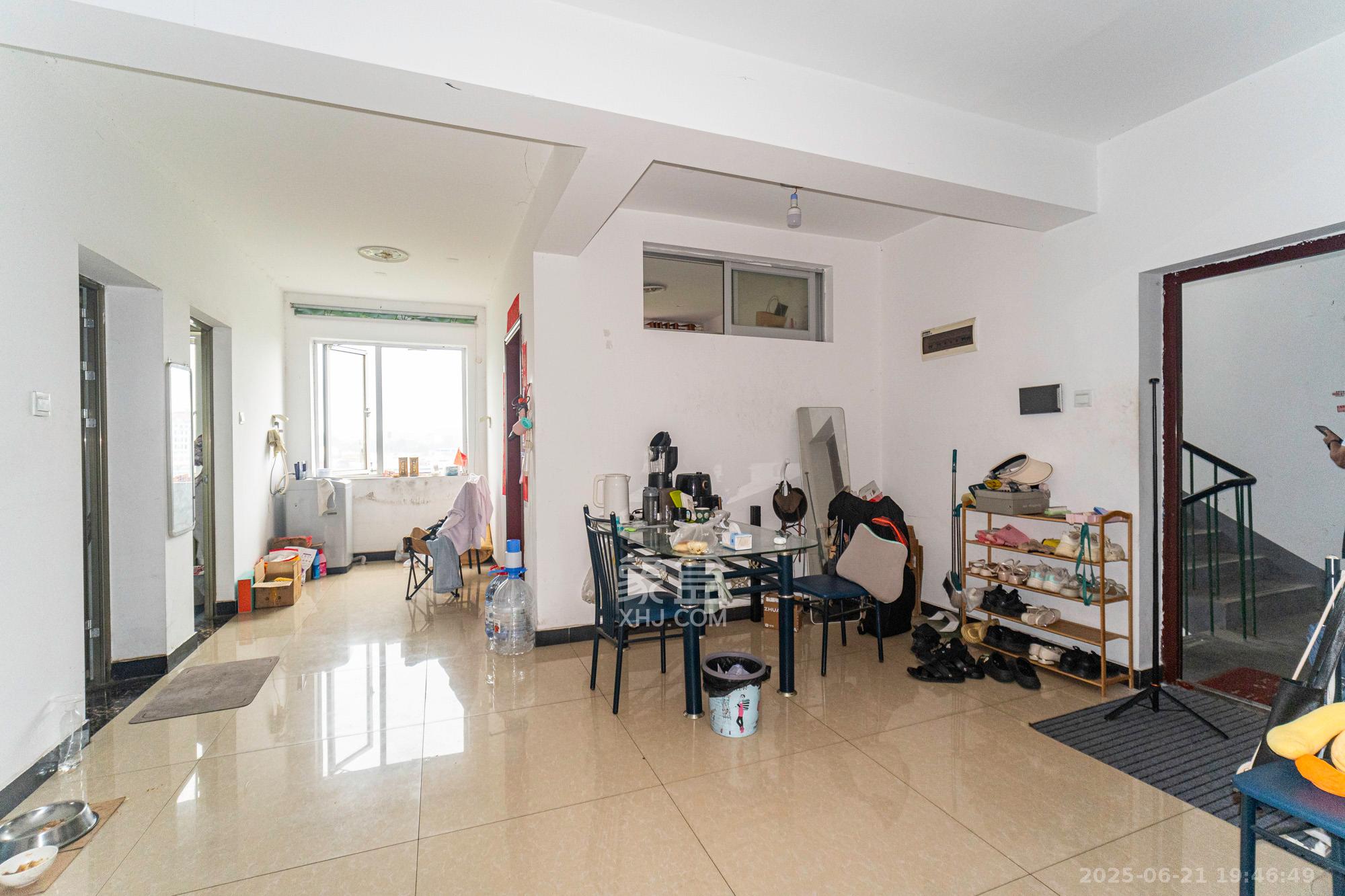 恒广国际物流园  3室2厅2卫    39.8万 恒广国际物流园  3室2厅2卫    39.8万客厅