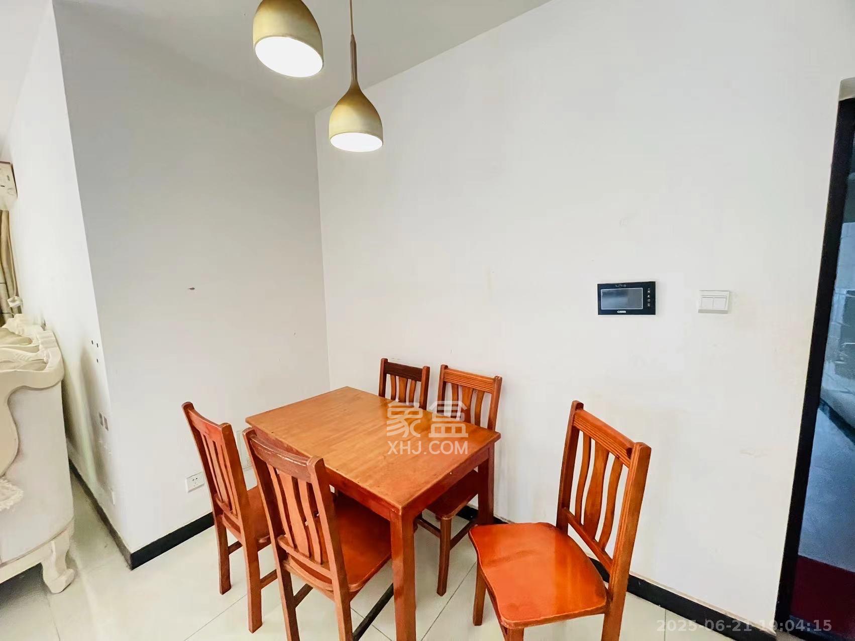 泰龙华府 3室2厅1卫 2200.0元/月 泰龙华府 3室2厅1卫 2200.0元/月室内图