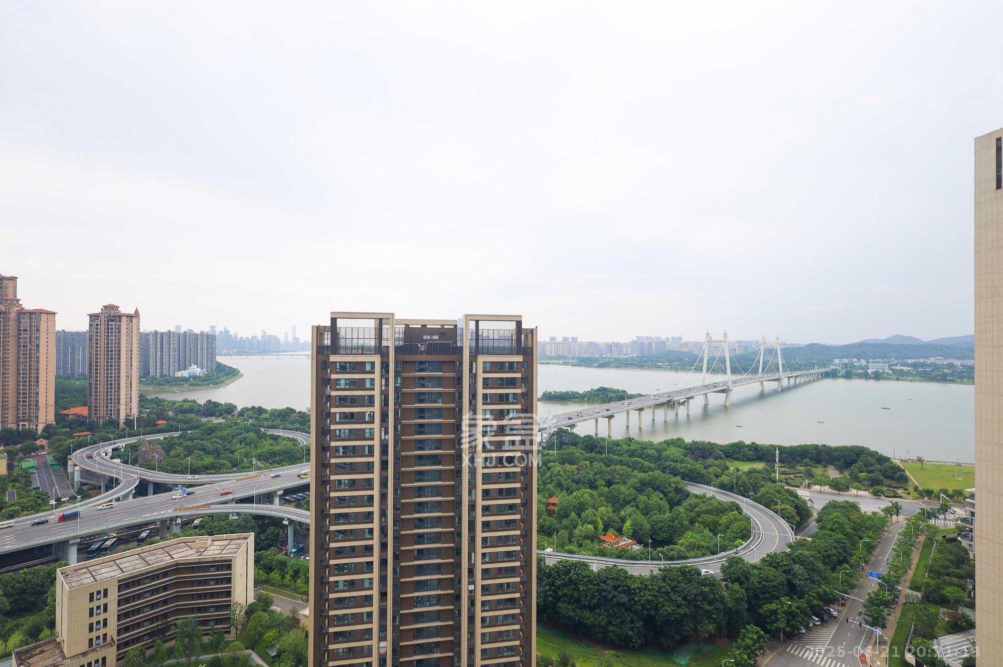 中欣楚天御府E区  4室2厅2卫   199.00万其他