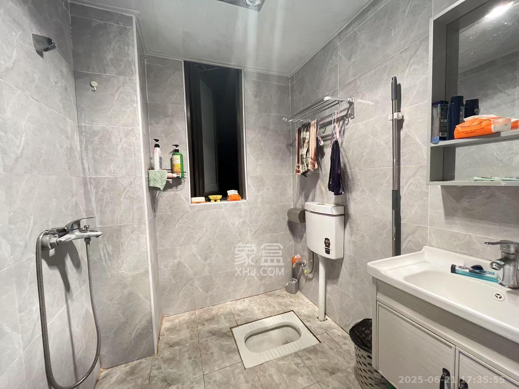 卓越蔚蓝城邦  4室1厅2卫   2500.00元/月室内图