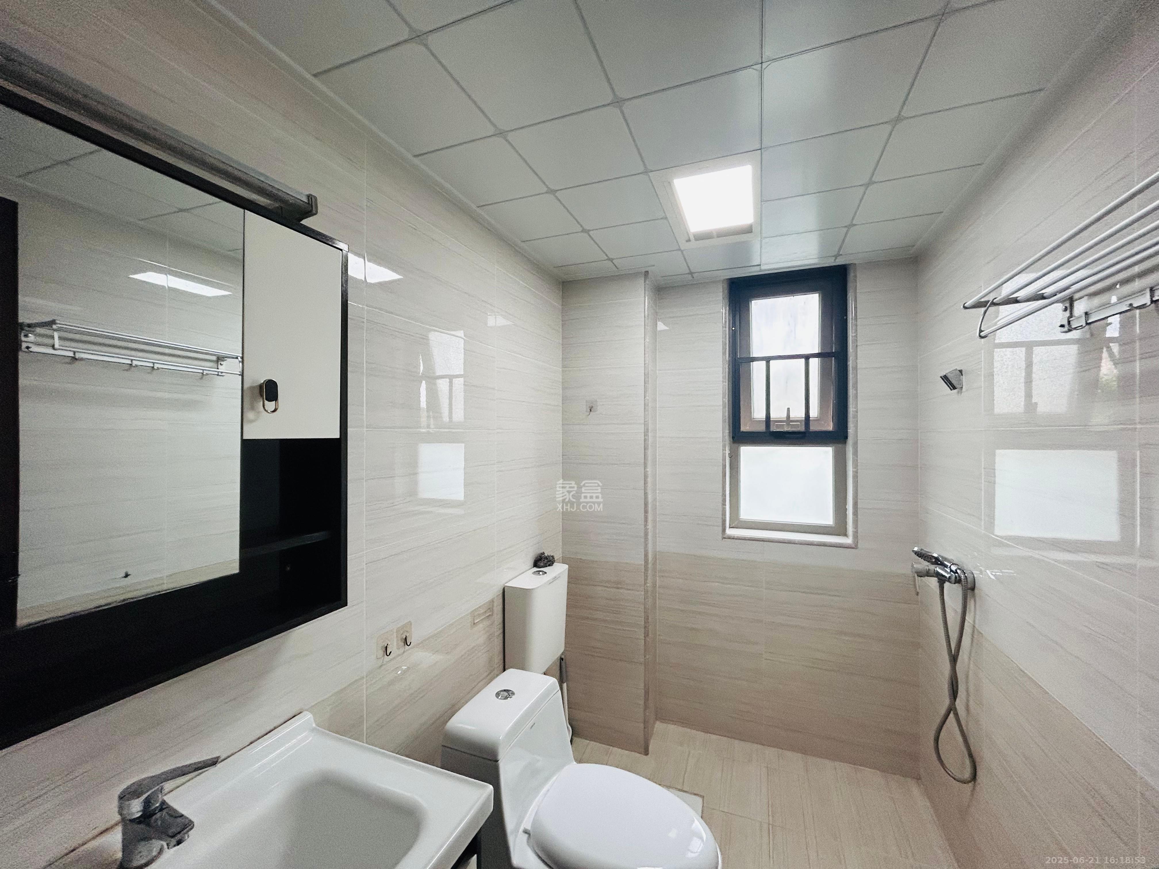 怡海星城 2室2厅1卫 1800.0元/月 怡海星城 2室2厅1卫 1800.0元/月室内图