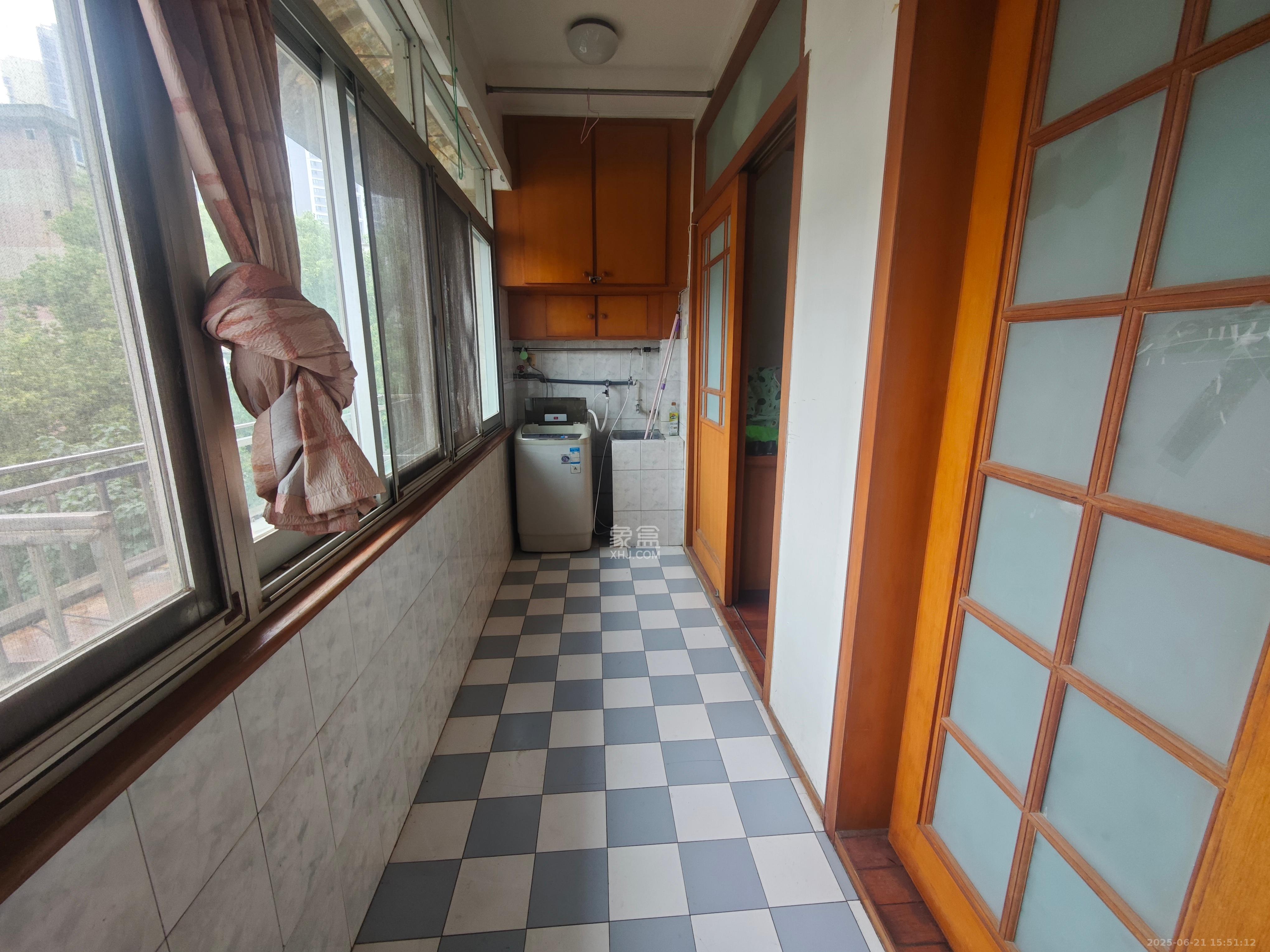 望岳村  3室2厅1卫   2000.00元/月室内图