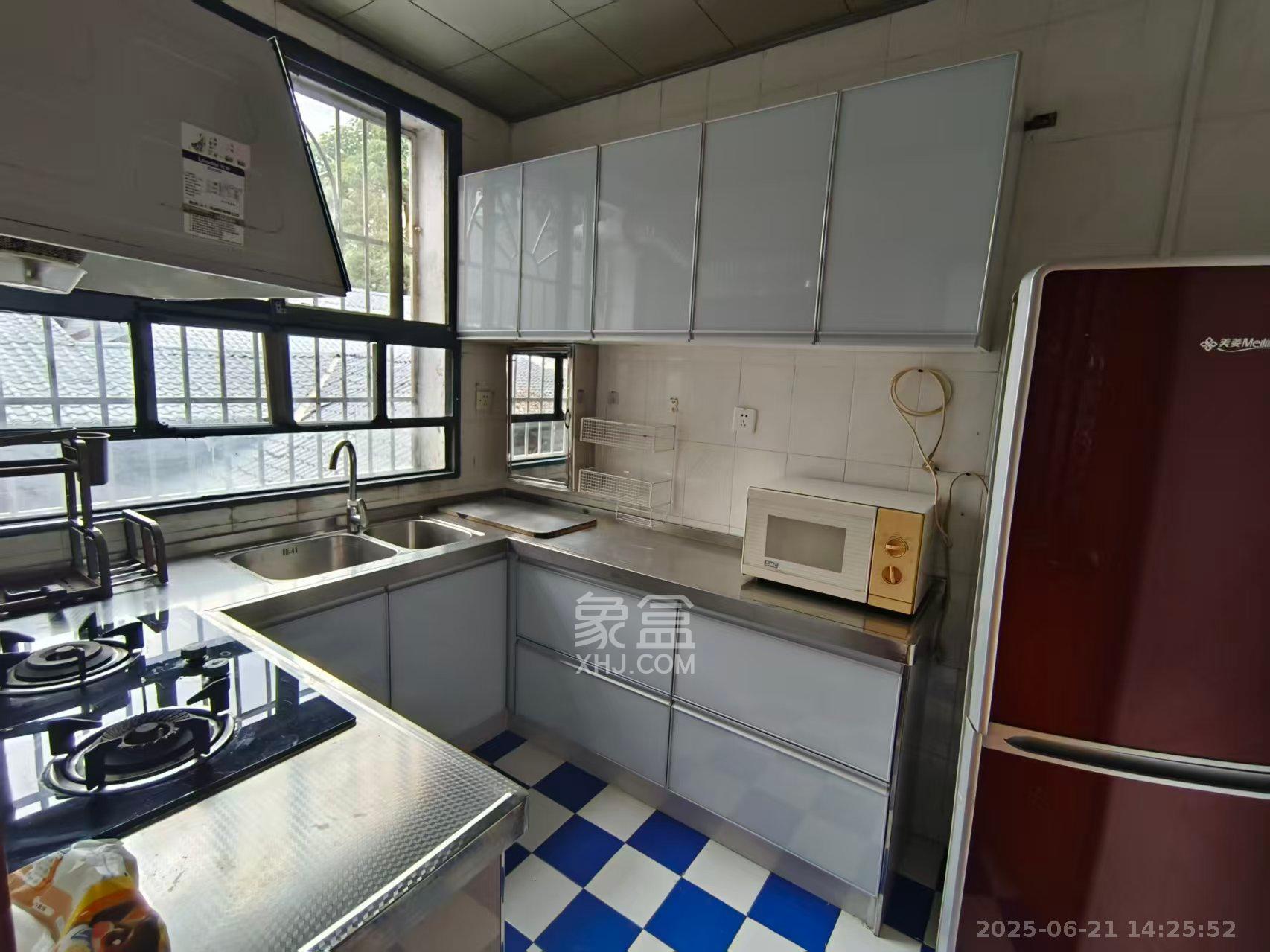 高正街散盘  2室2厅1卫    2100.0元/月 高正街散盘  2室2厅1卫    2100.0元/月室内图