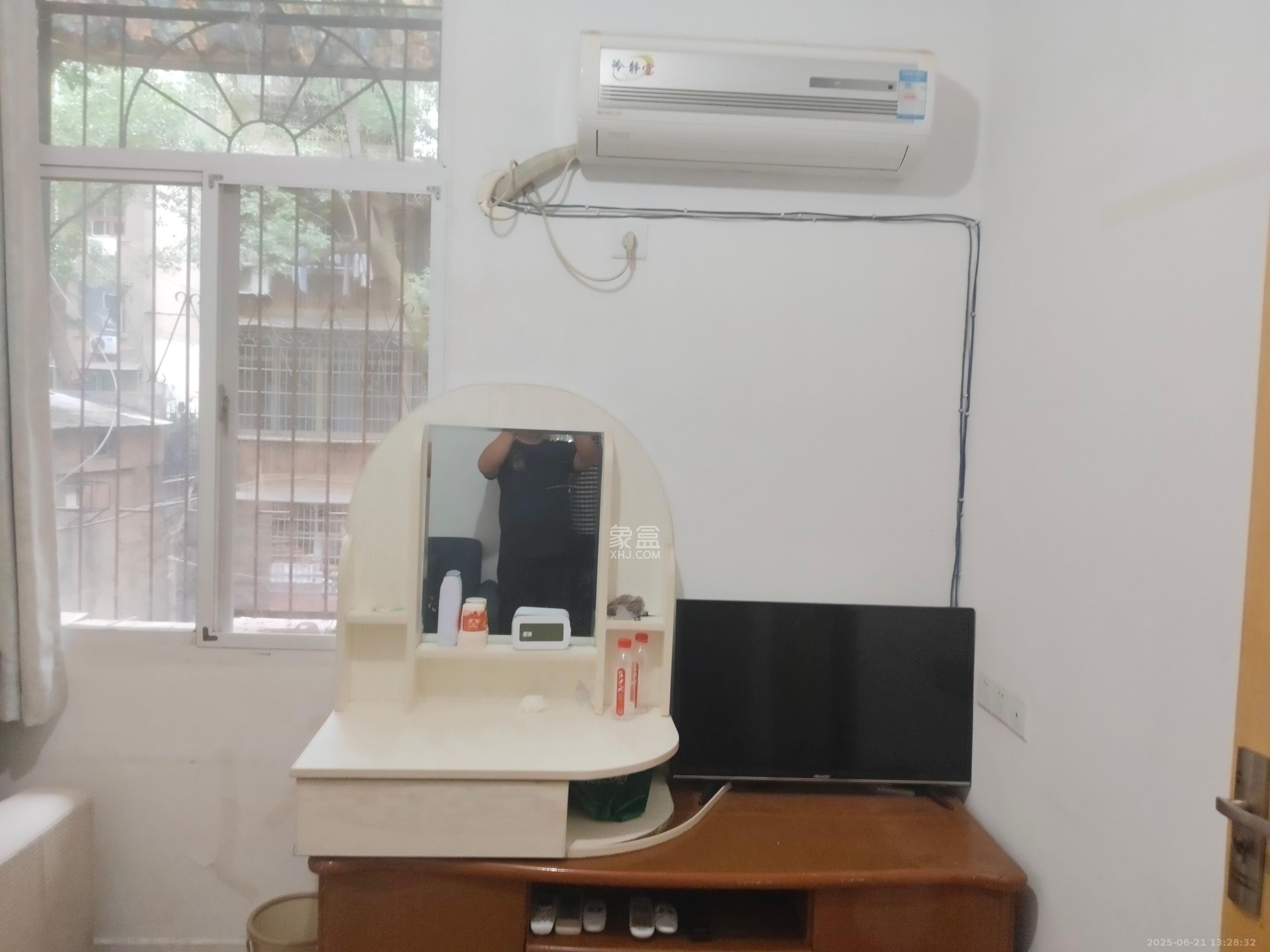 省水院宿舍 2室1厅1卫 1600.0元/月 省水院宿舍 2室1厅1卫 1600.0元/月室内图